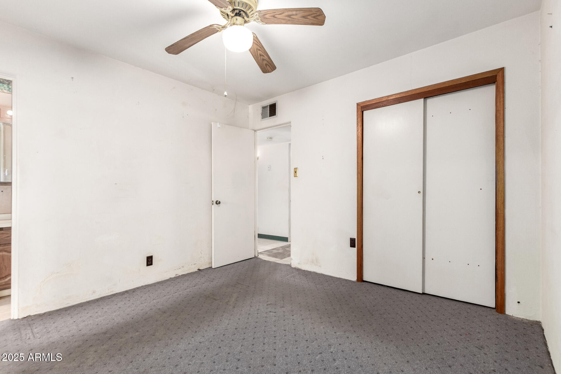 2335 W Tuckey Lane Property Photo 12