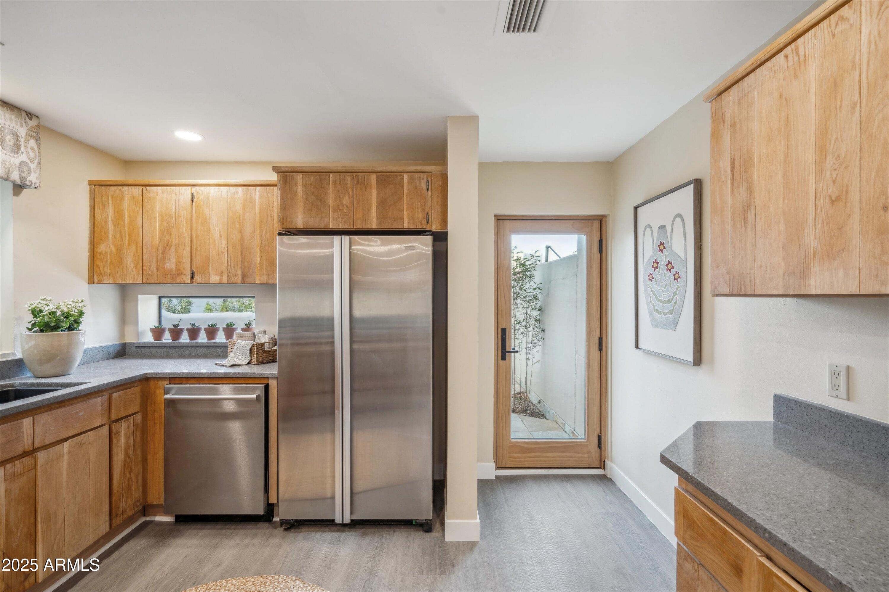 6411 S River Drive Property Photo 13