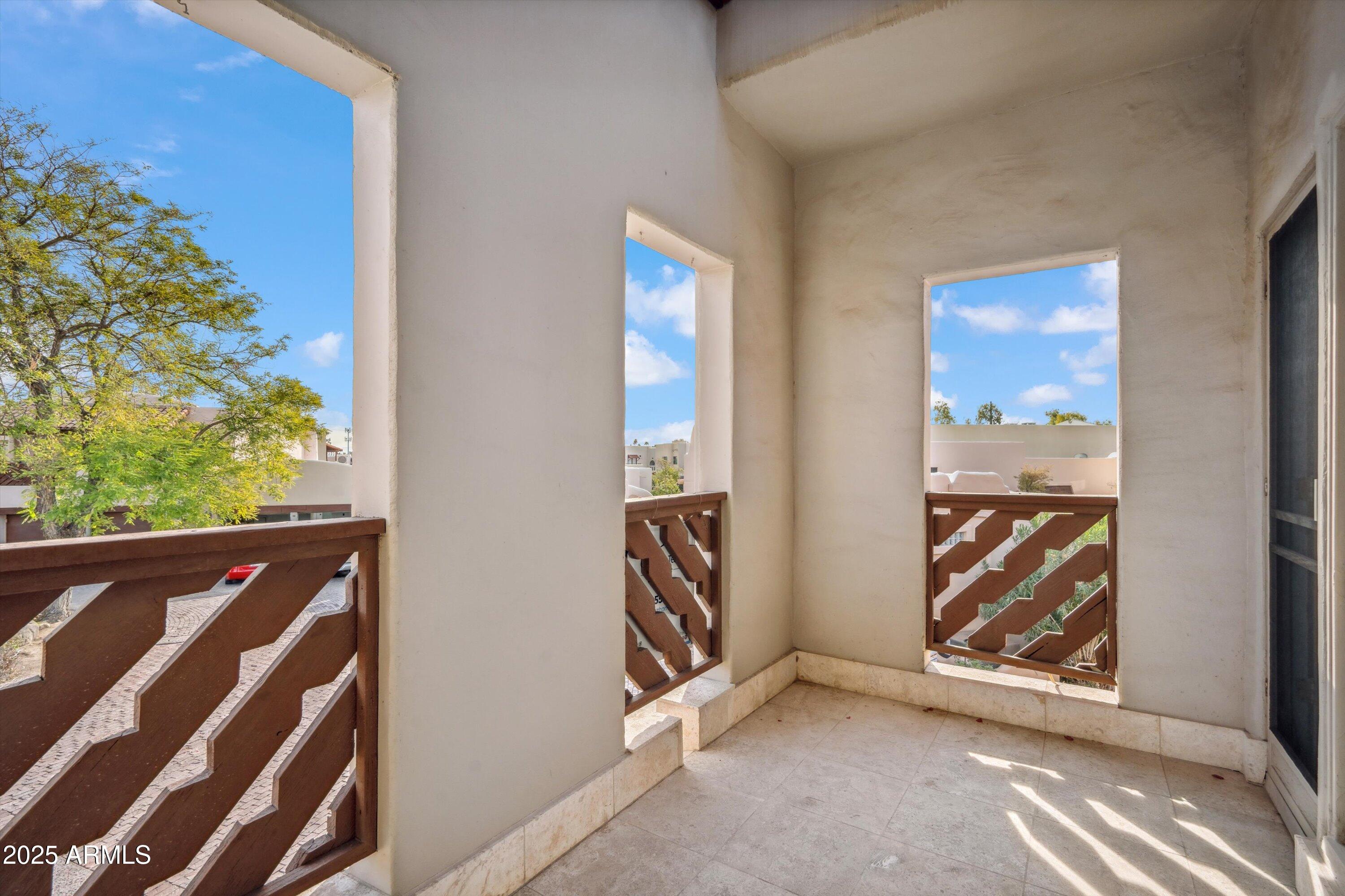 6411 S River Drive Property Photo 27