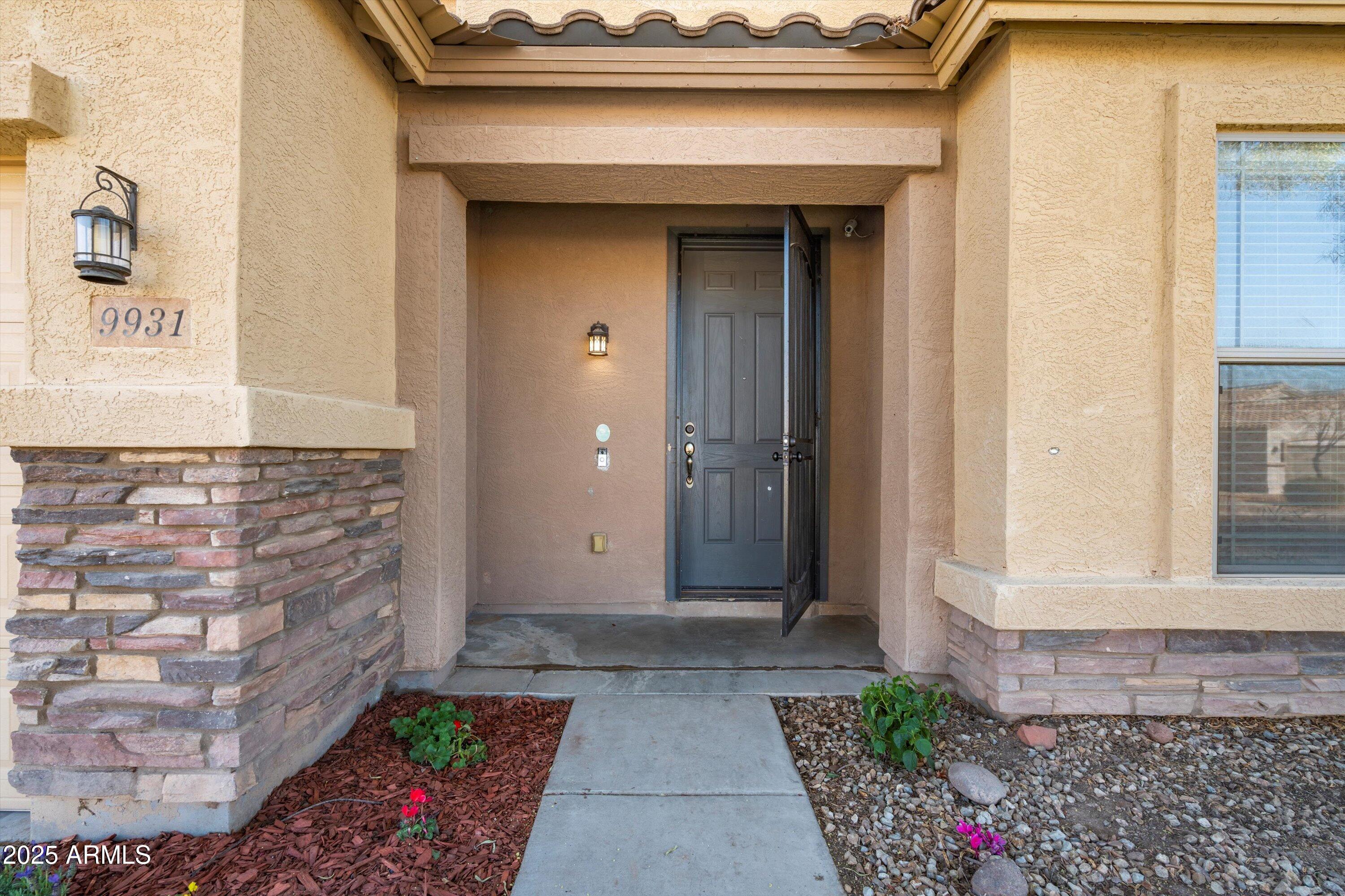 9931 W Odeum Lane Property Photo 4