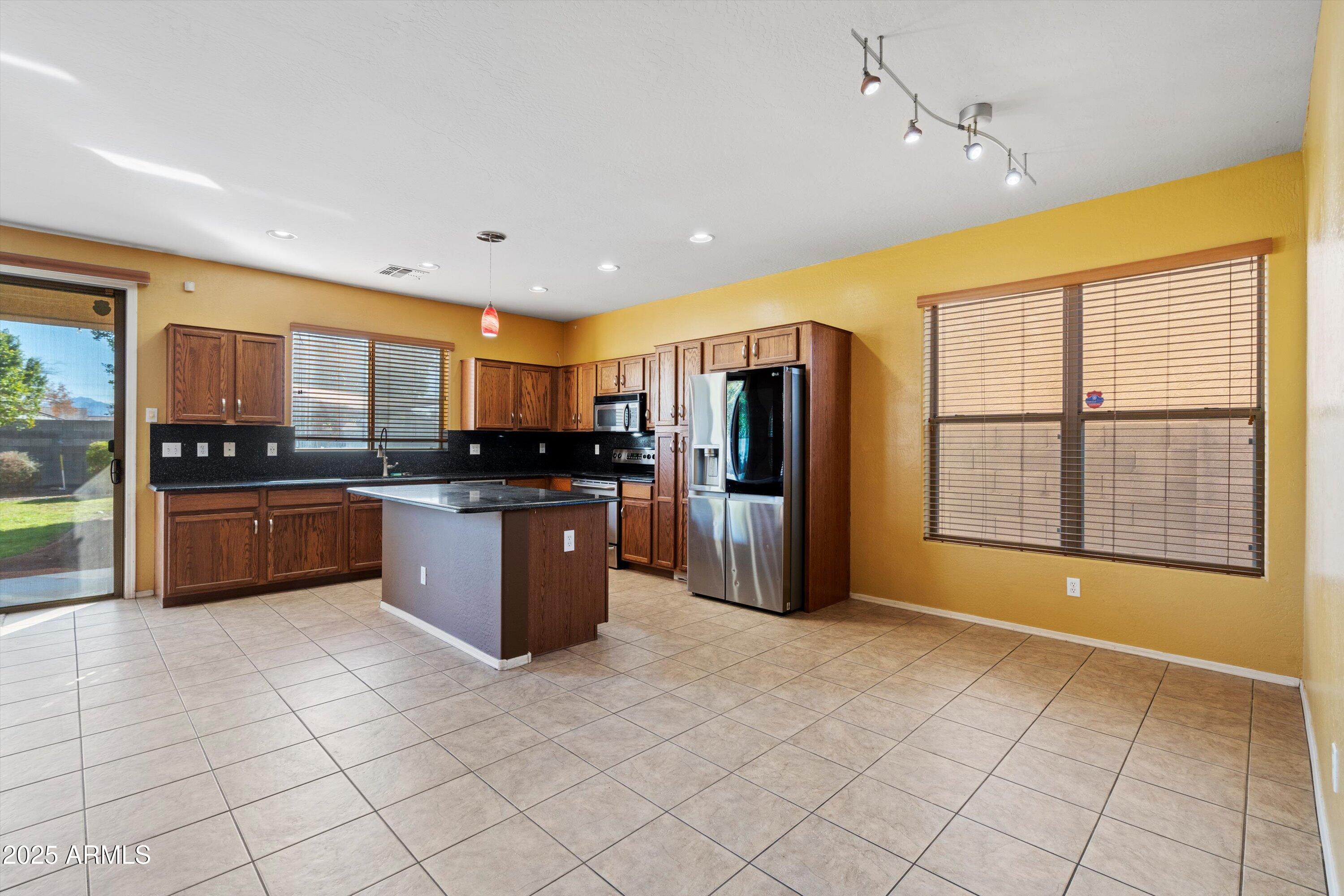 9931 W Odeum Lane Property Photo 10