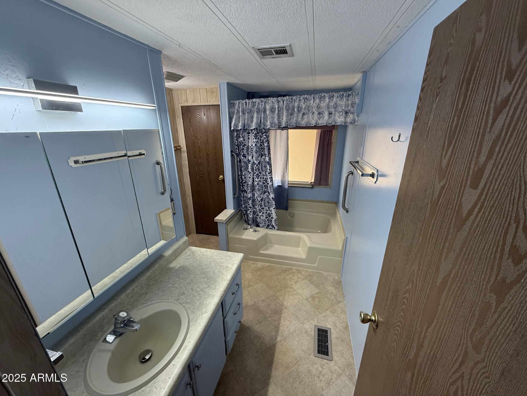 9302 E Broadway Road Property Photo 11