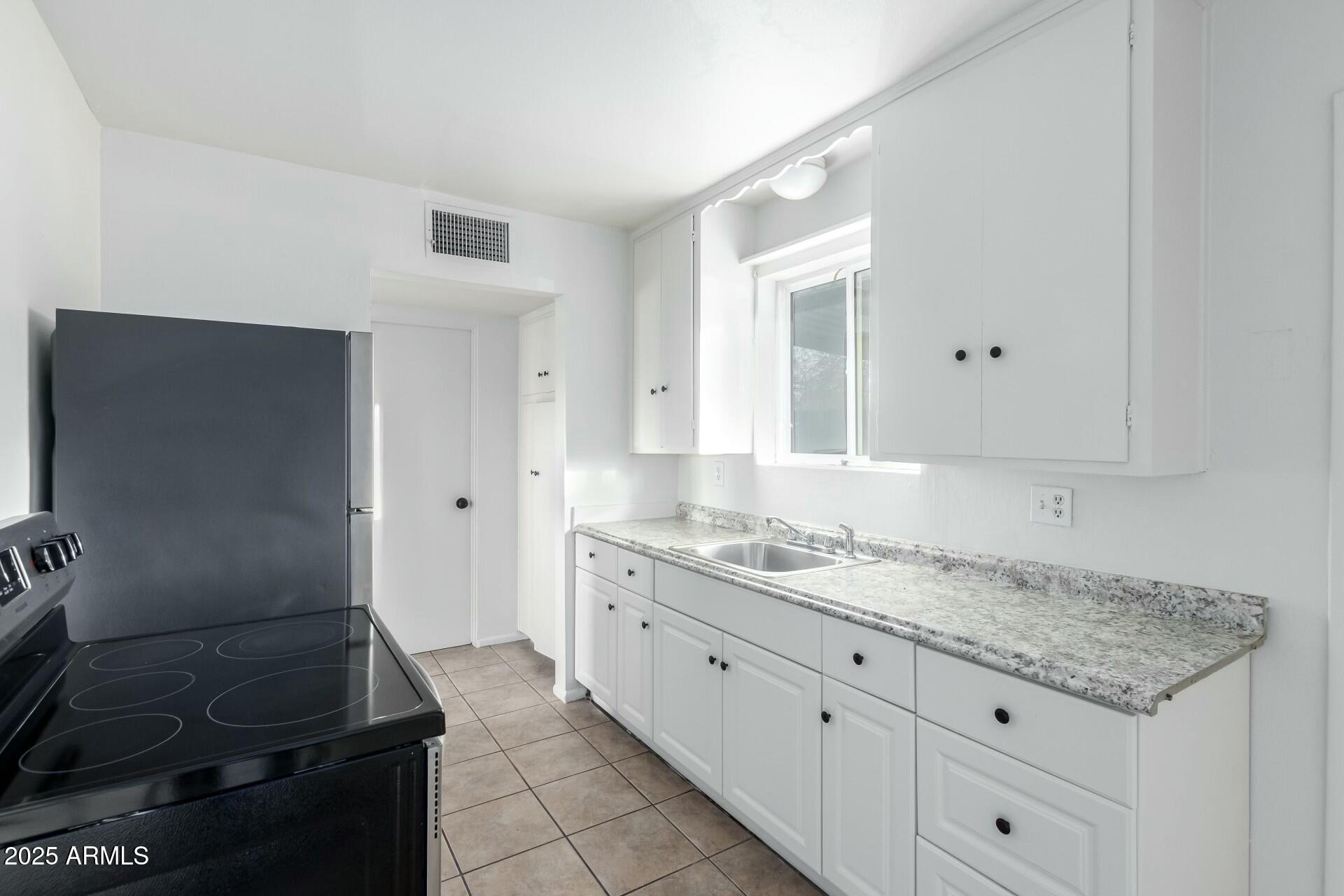 1915 N 26th Place Property Photo 10
