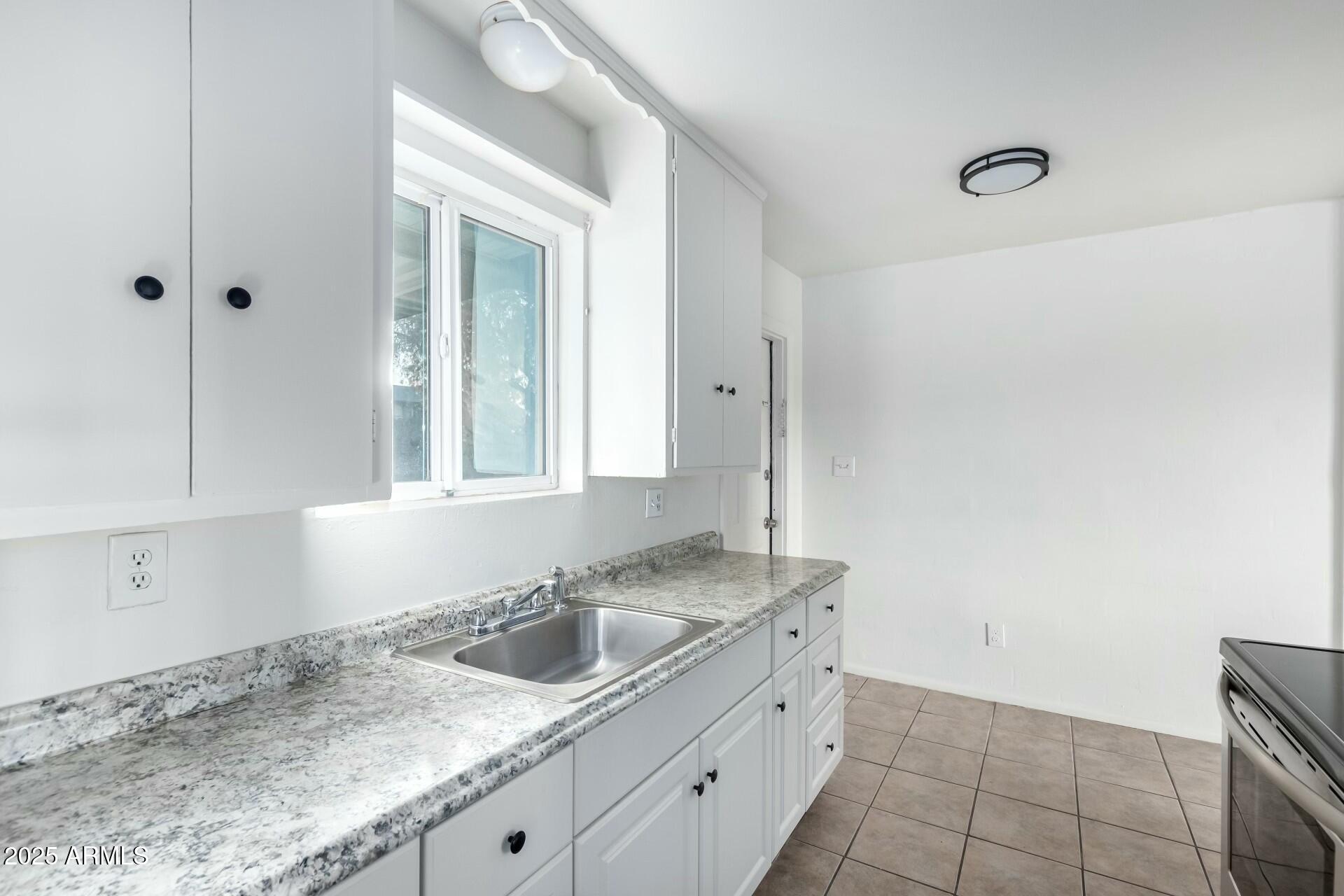 1915 N 26th Place Property Photo 12