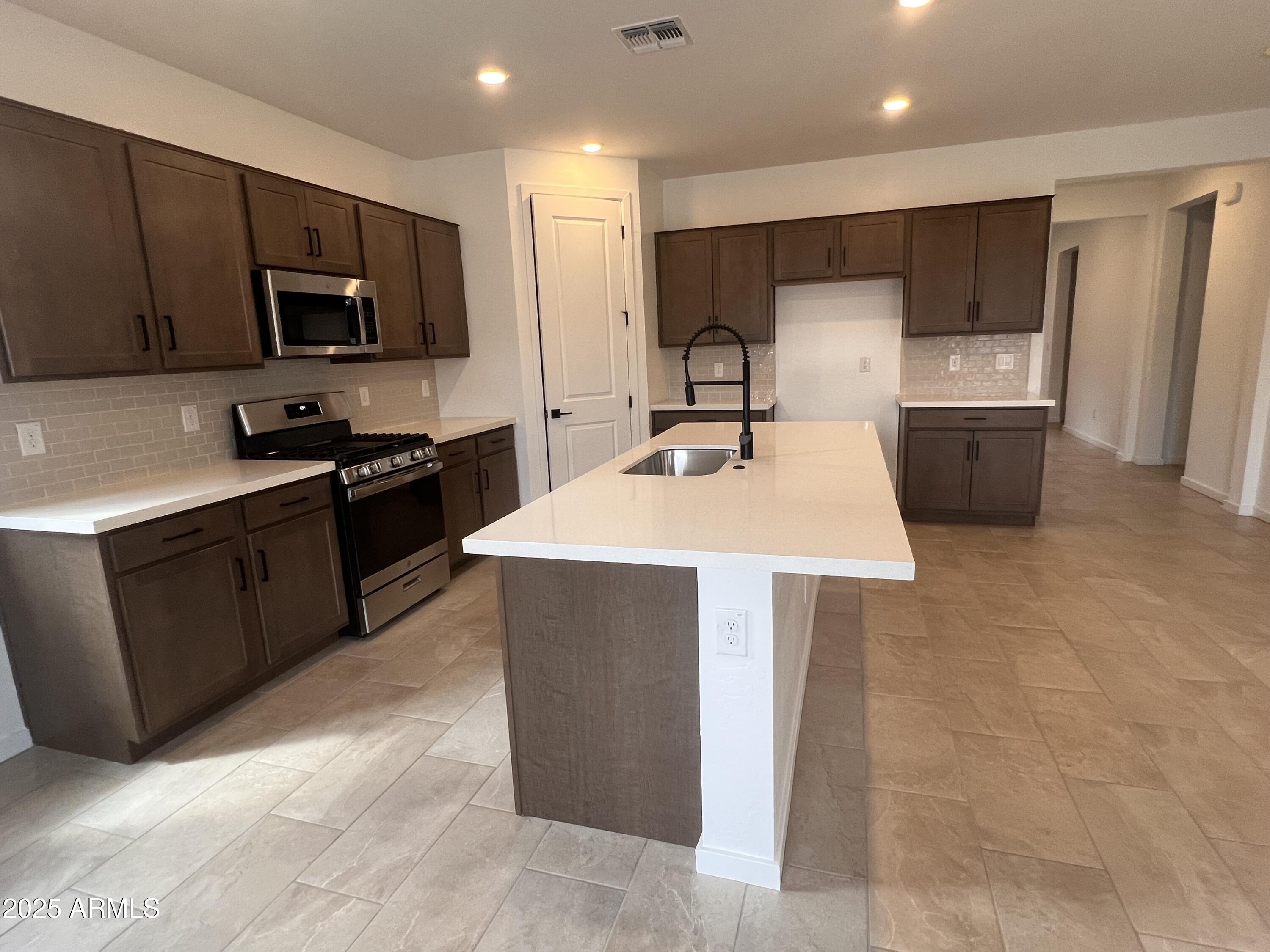 22645 W Irma Lane Property Photo 4