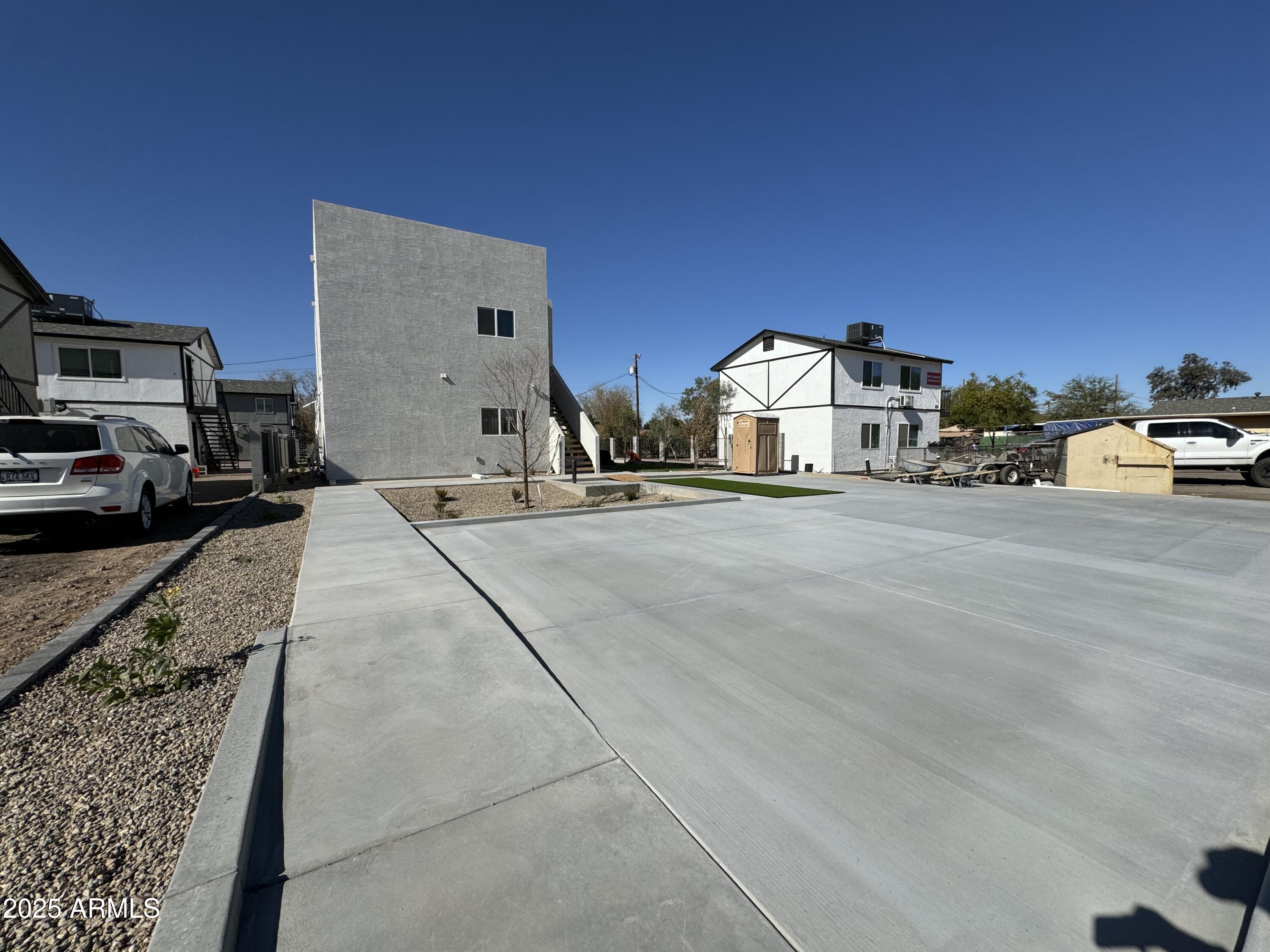 6630 S 11th Street Property Photo 2