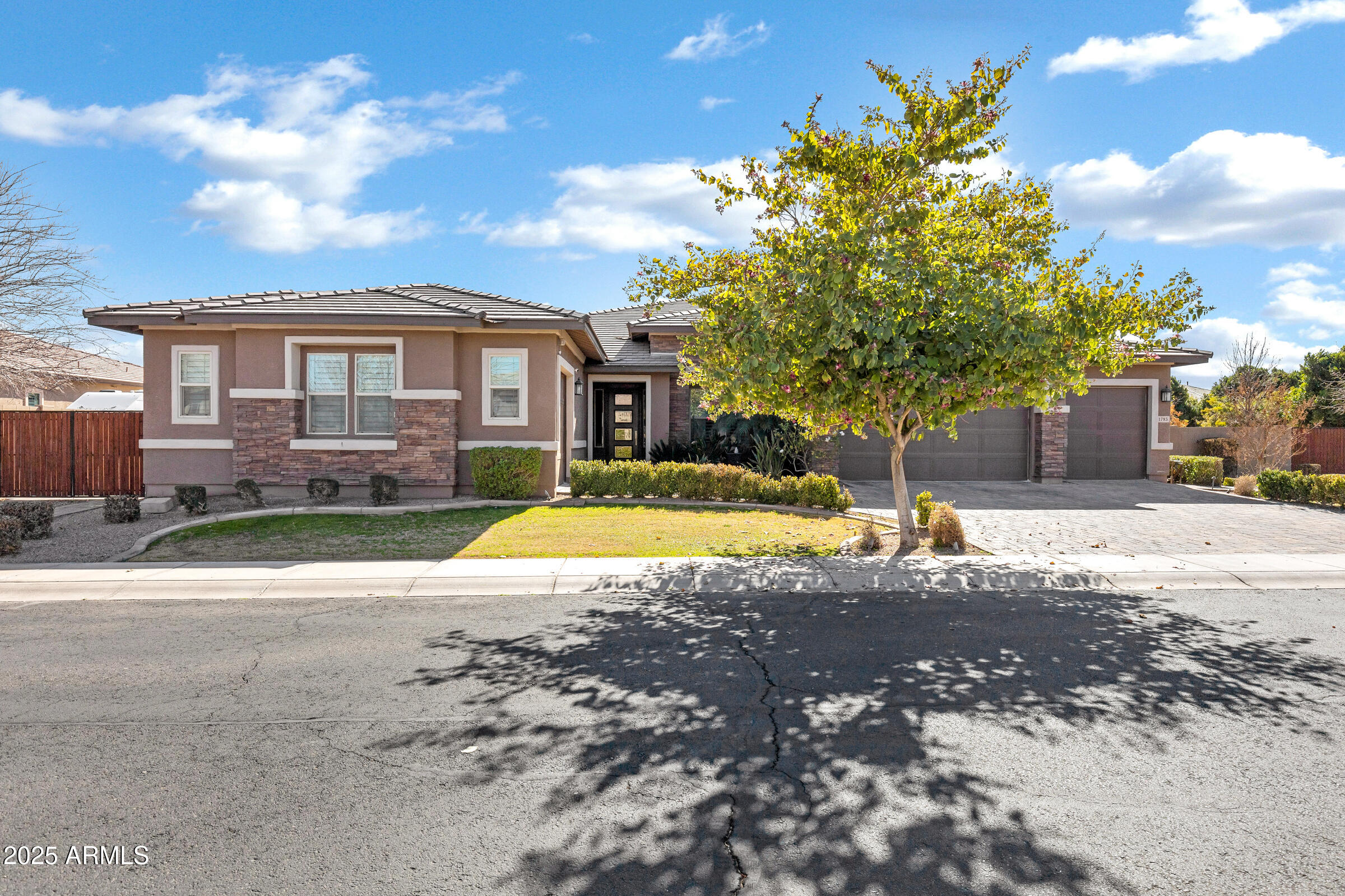 1783 E Desert Broom Place Property Photo 2