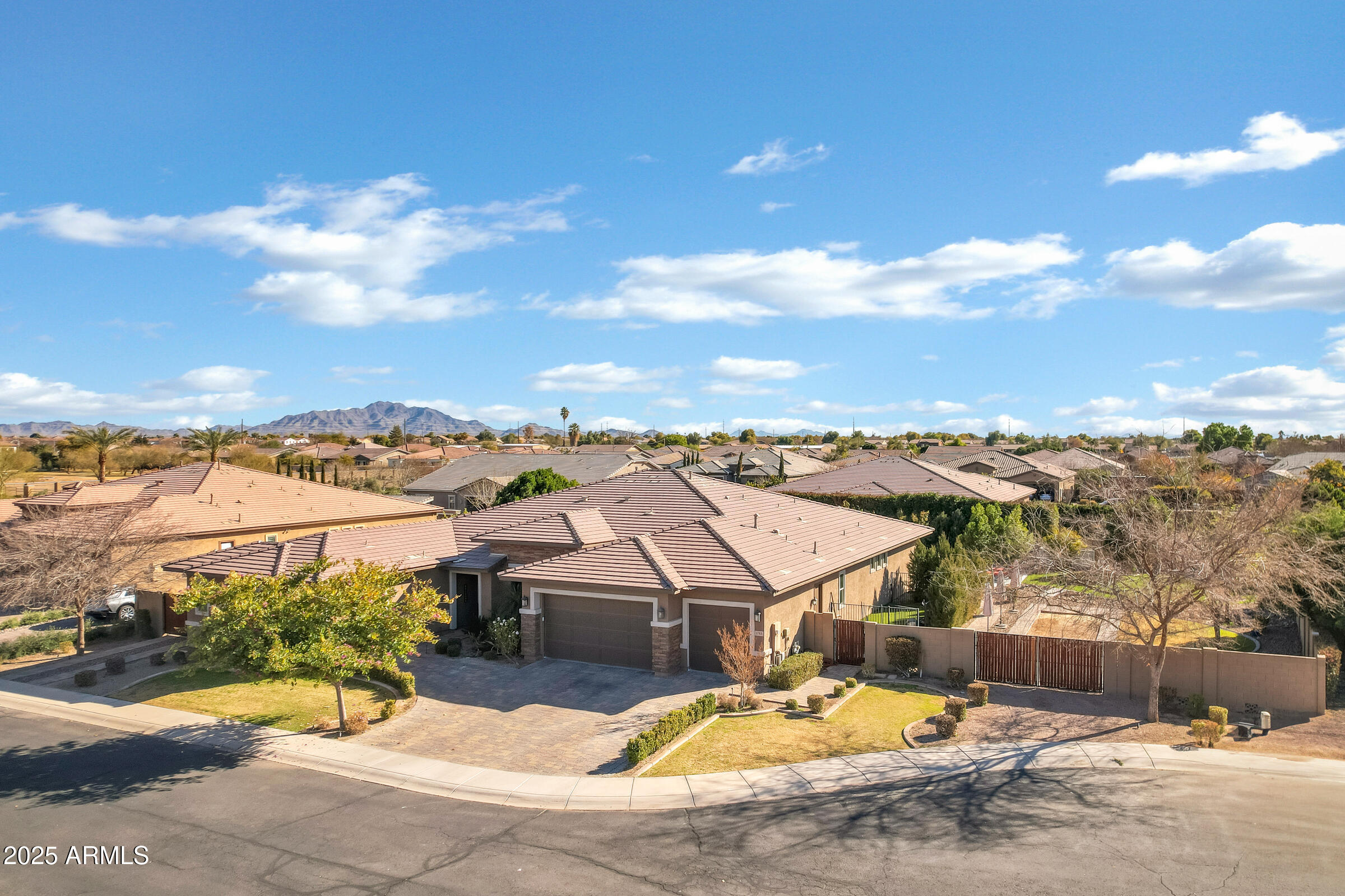 1783 E Desert Broom Place Property Photo 4