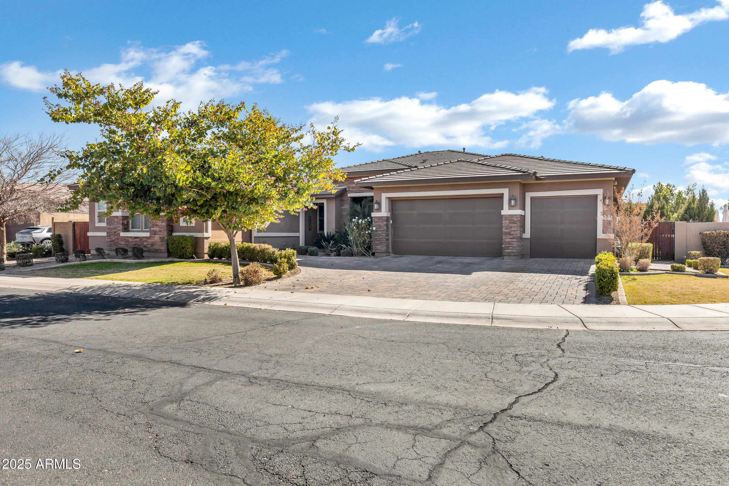1783 E Desert Broom Place Property Photo 6