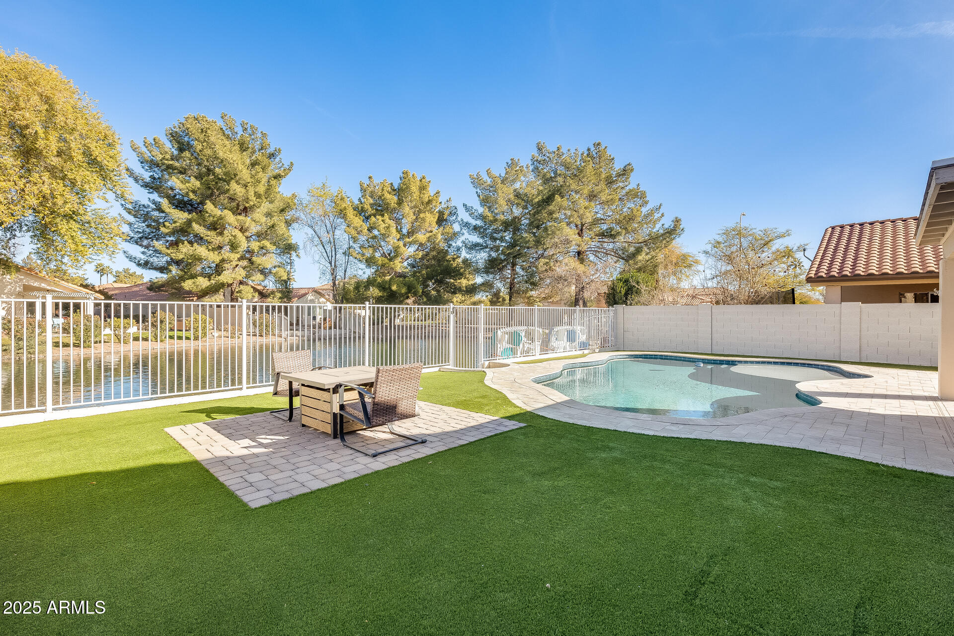 1610 W Maplewood Street Property Photo 6