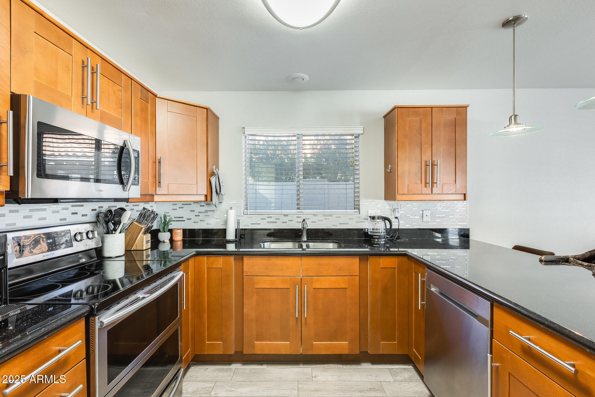 1610 W Maplewood Street Property Photo 17