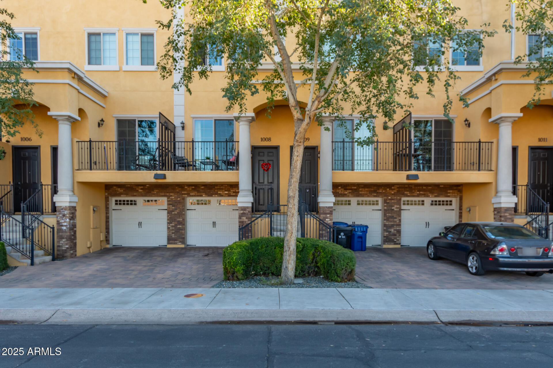 421 W 6th Street Property Photo 1