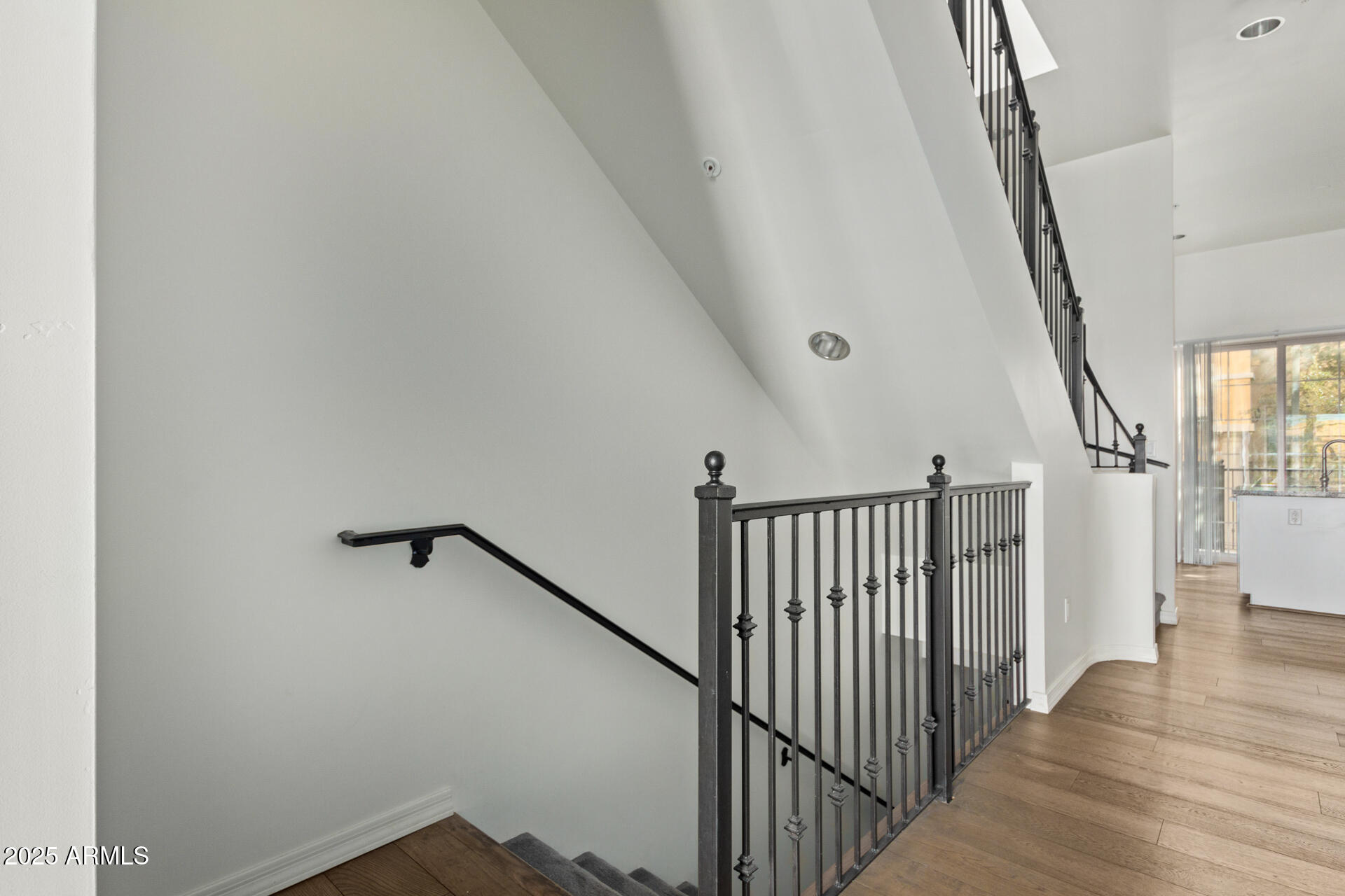421 W 6th Street Property Photo 4