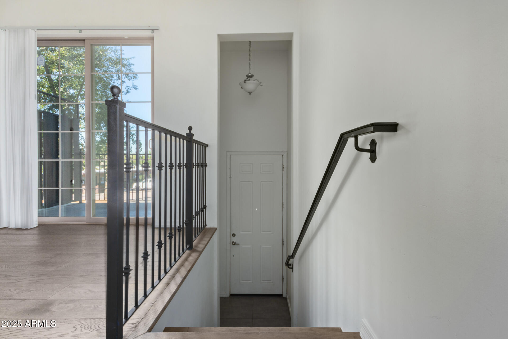 421 W 6th Street Property Photo 5