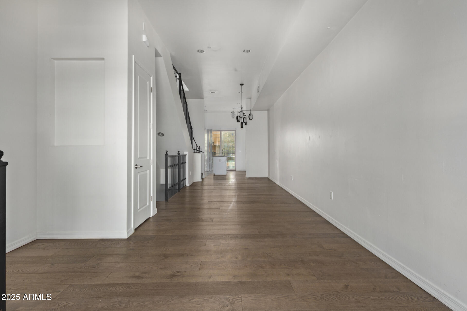 421 W 6th Street Property Photo 6