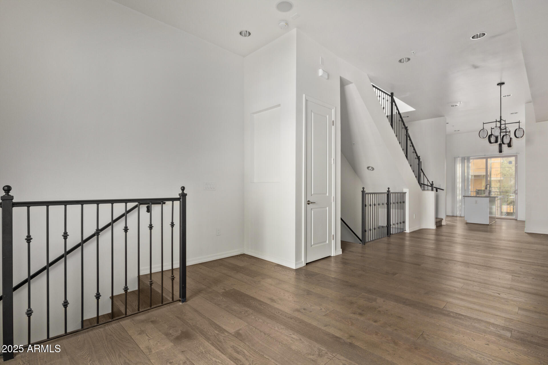 421 W 6th Street Property Photo 7