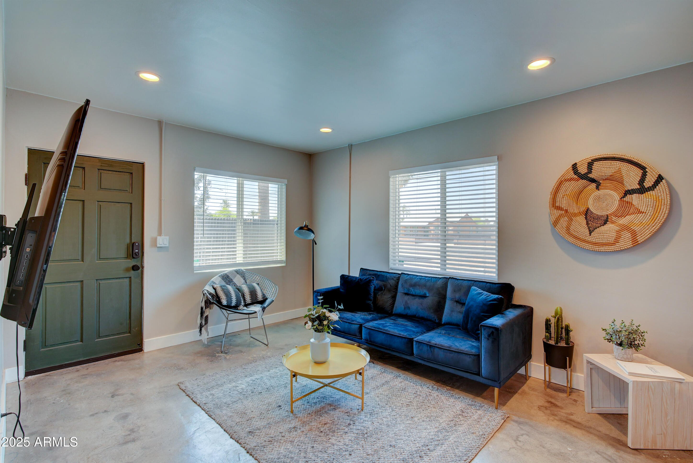 939 E Turney Avenue Property Photo 10