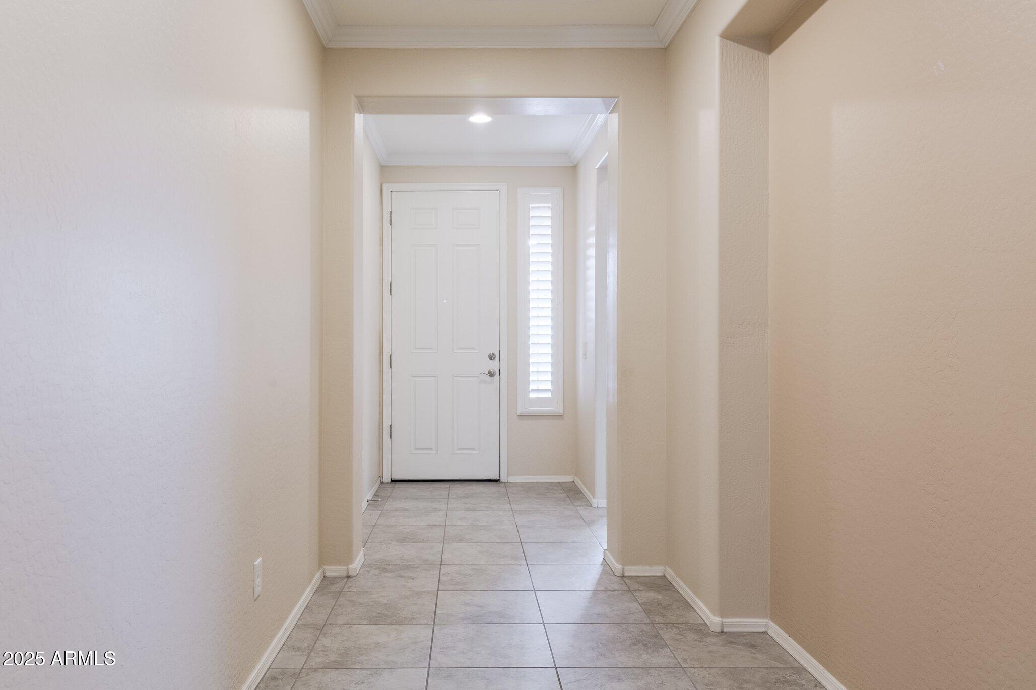 2702 E Saddlebrook Road Property Photo 2
