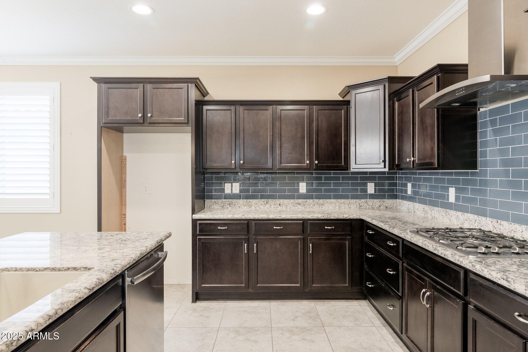 2702 E Saddlebrook Road Property Photo 6
