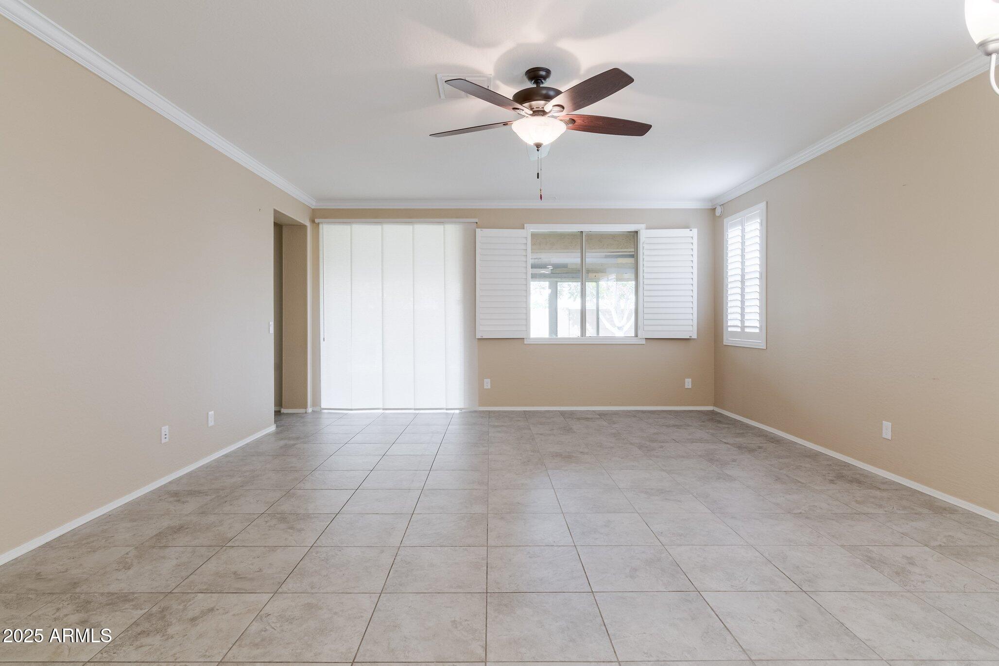 2702 E Saddlebrook Road Property Photo 9