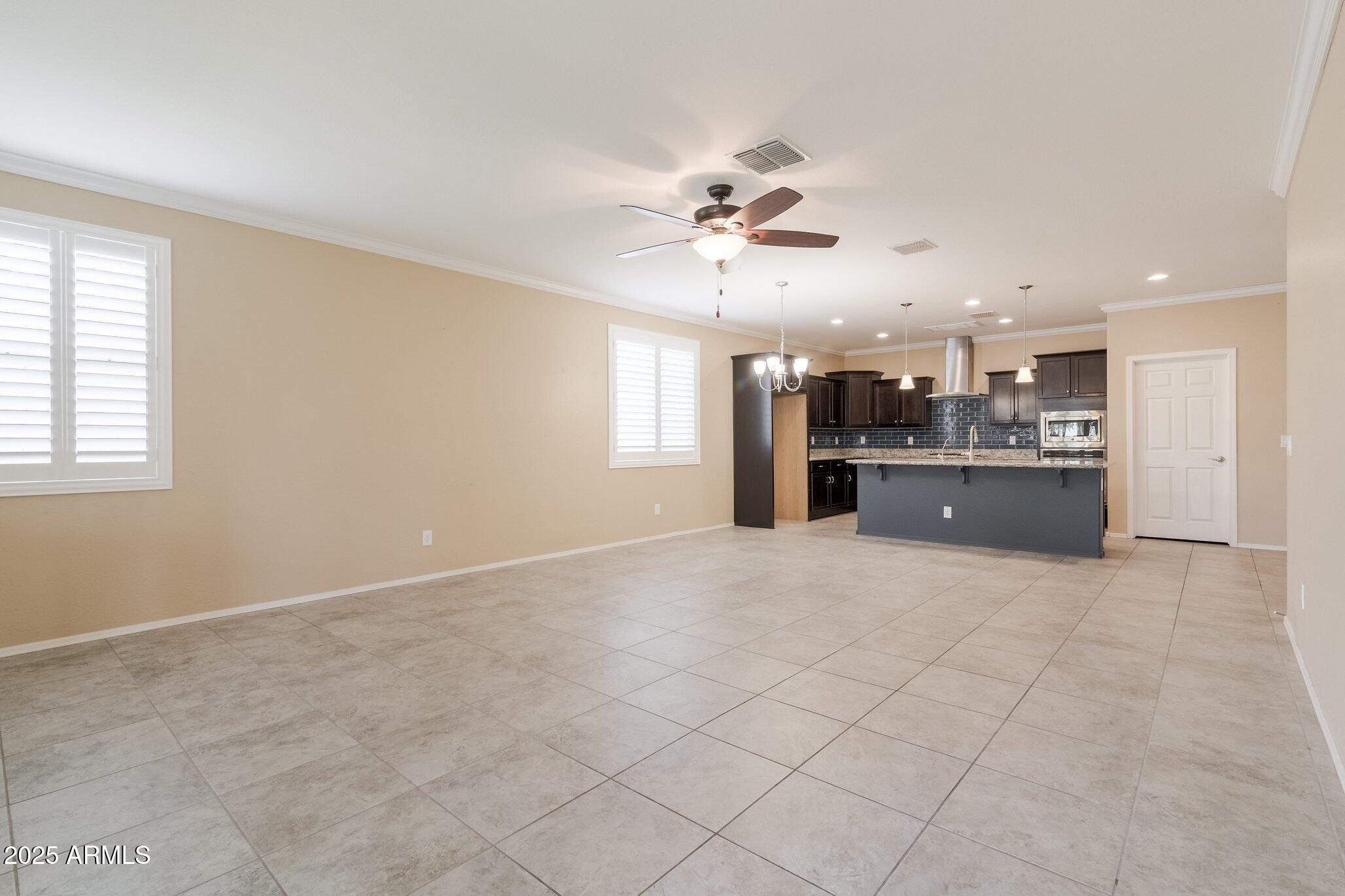 2702 E Saddlebrook Road Property Photo 11