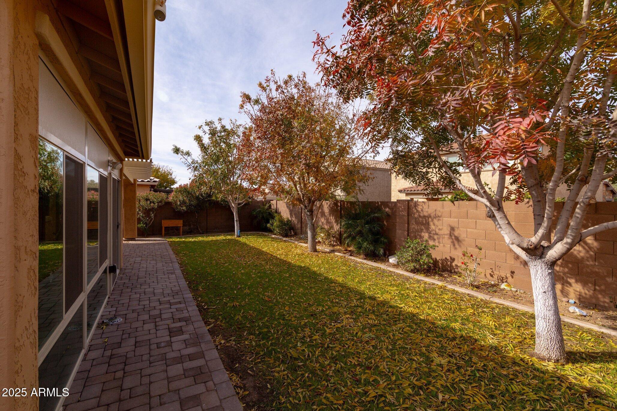 2702 E Saddlebrook Road Property Photo 28