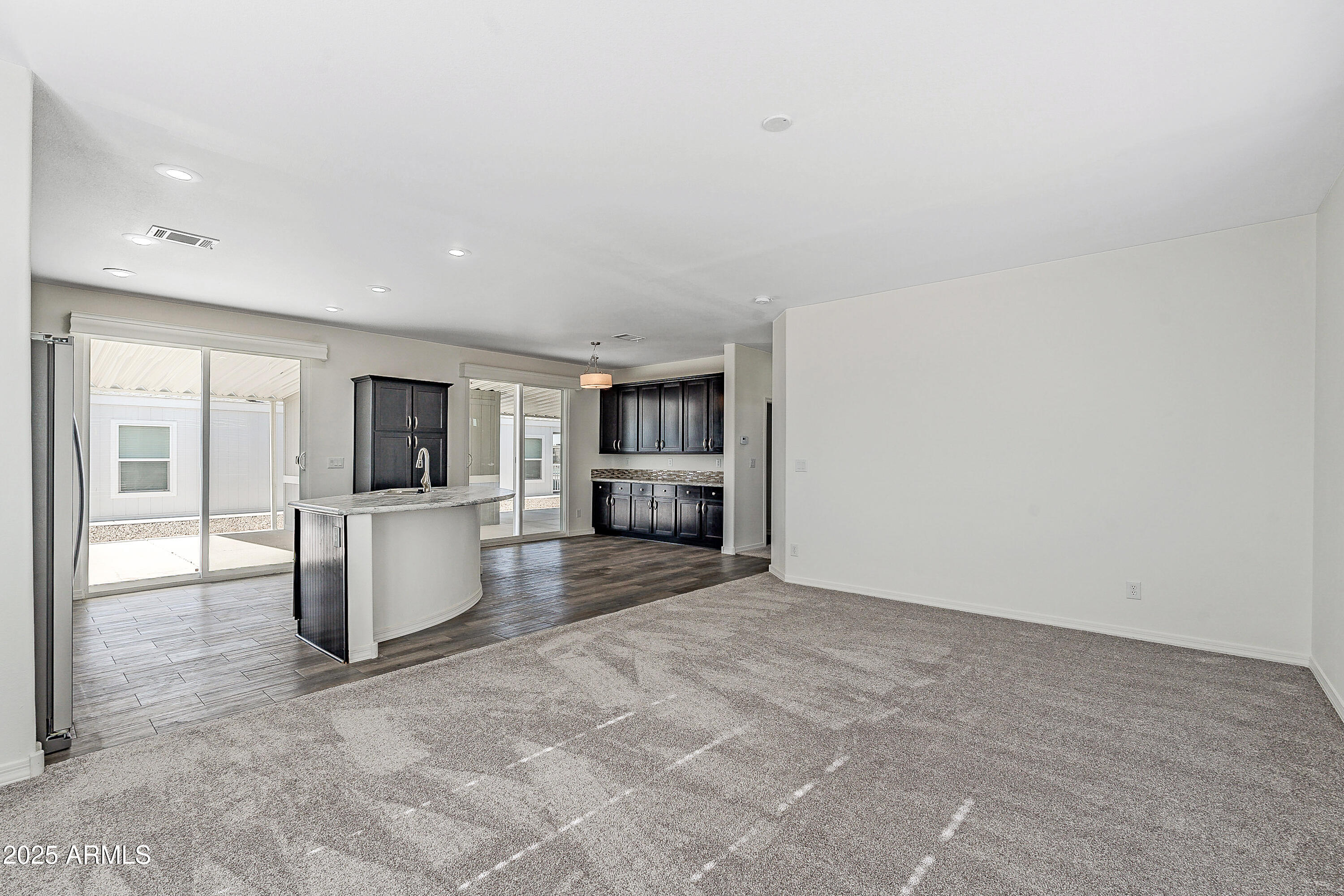 312 E O'neil Drive Property Photo 6