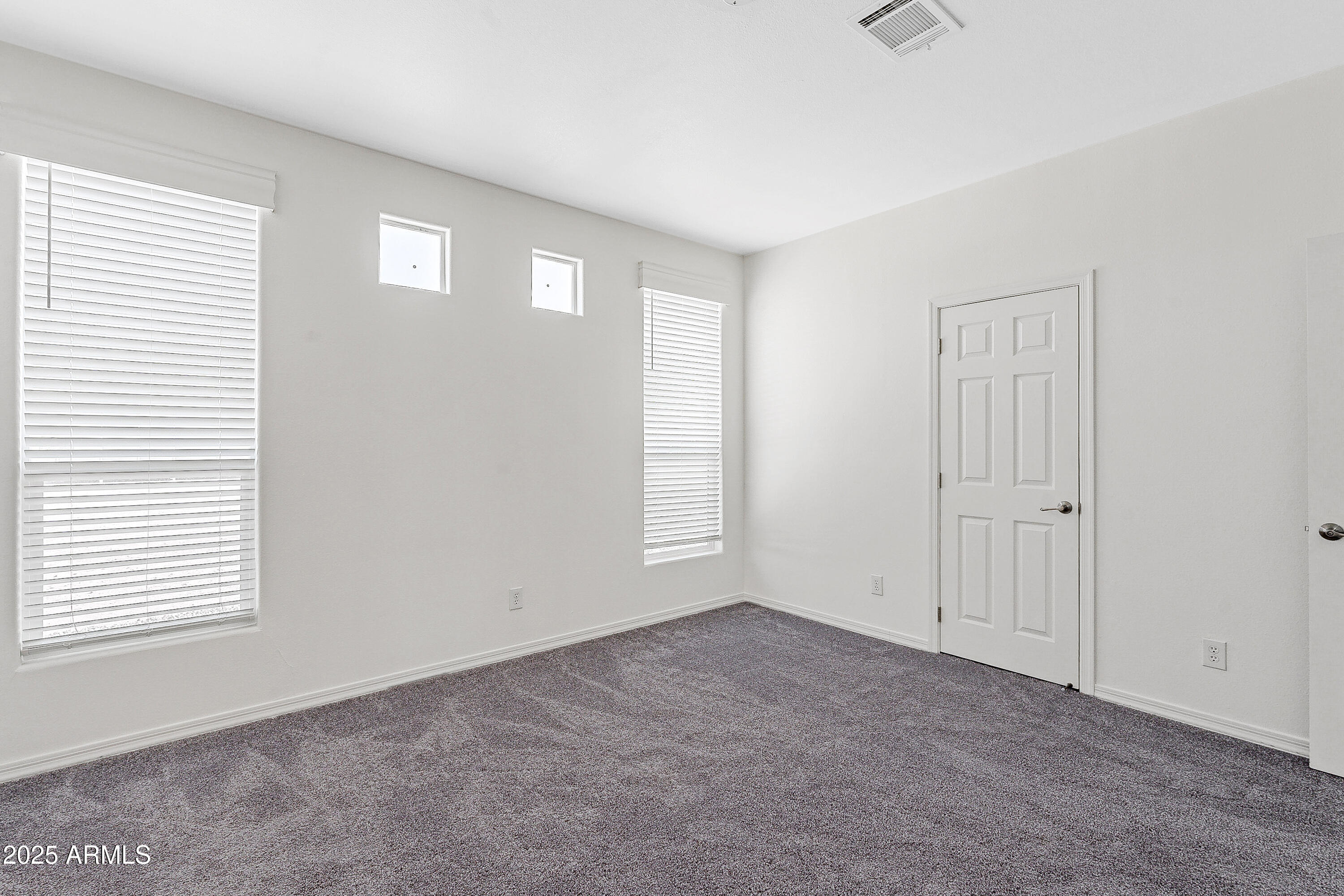 312 E O'neil Drive Property Photo 9