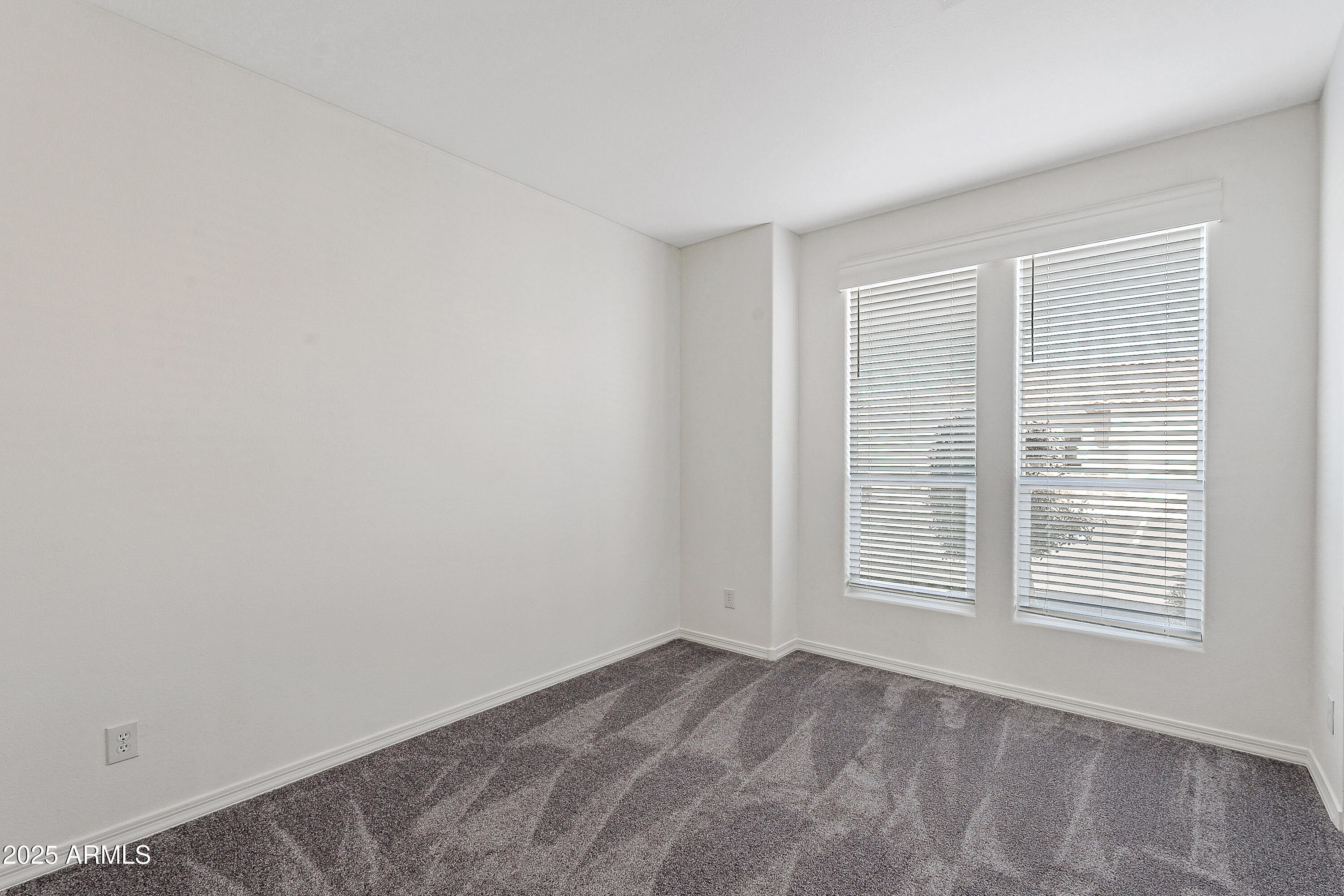 312 E O'neil Drive Property Photo 11