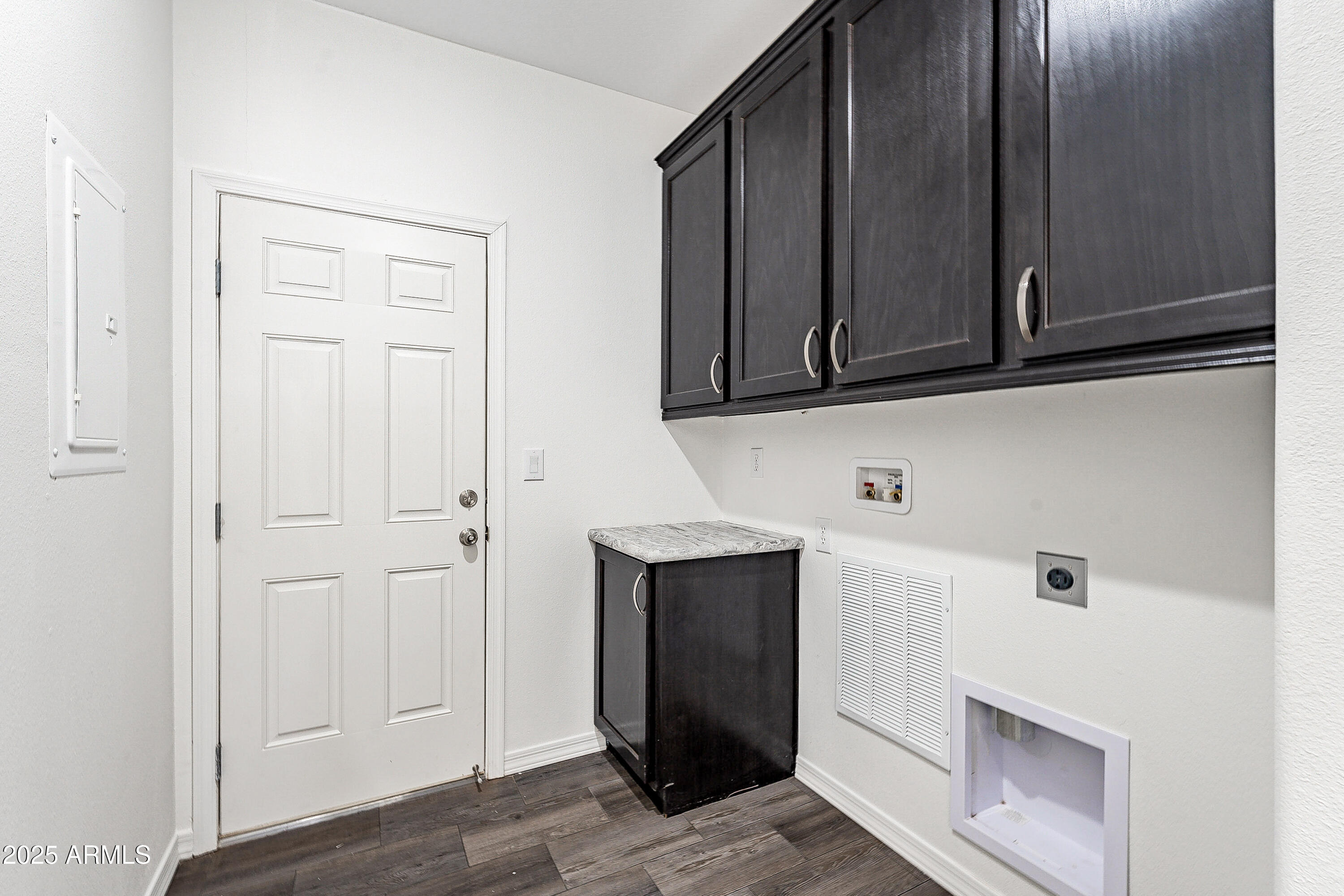 312 E O'neil Drive Property Photo 14