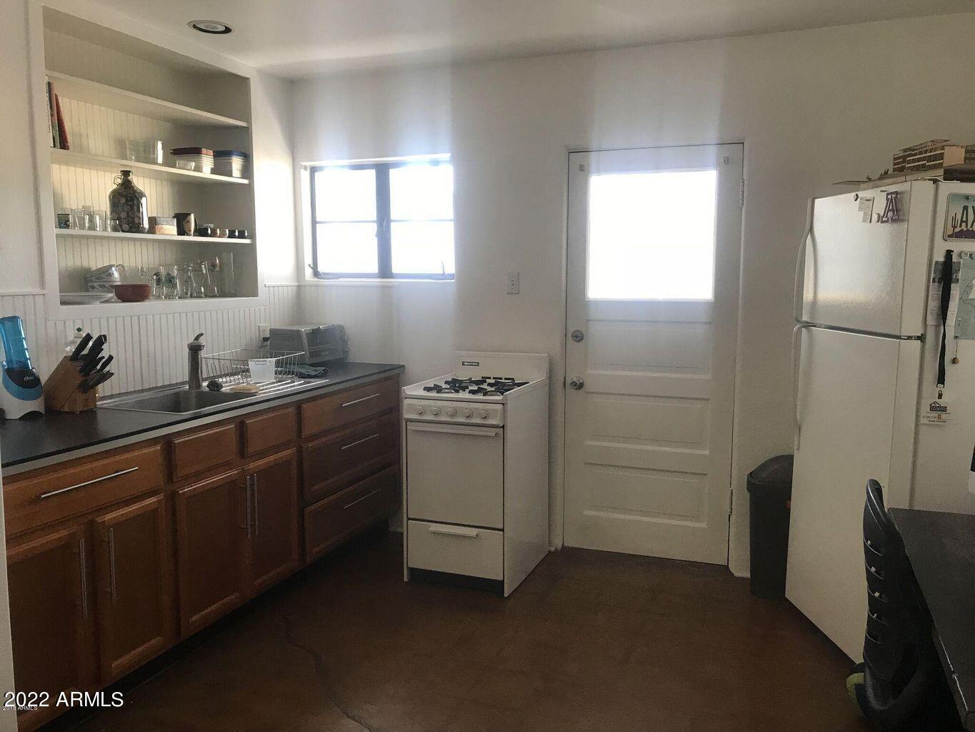 4446 N Longview Avenue Property Photo 9