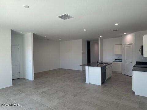 1419 W Hess Avenue Property Photo 5