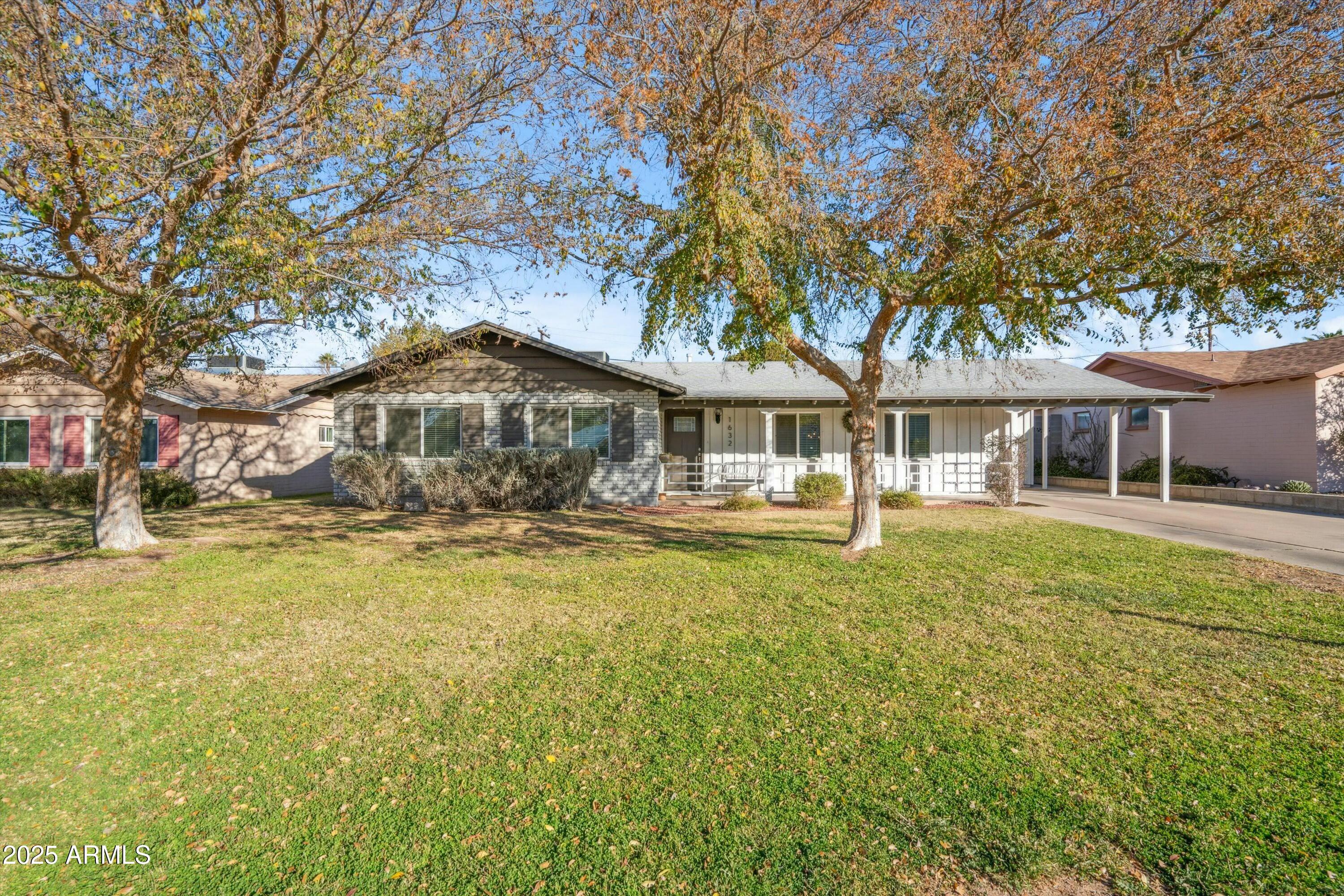 1632 E Maryland Avenue Property Photo 1