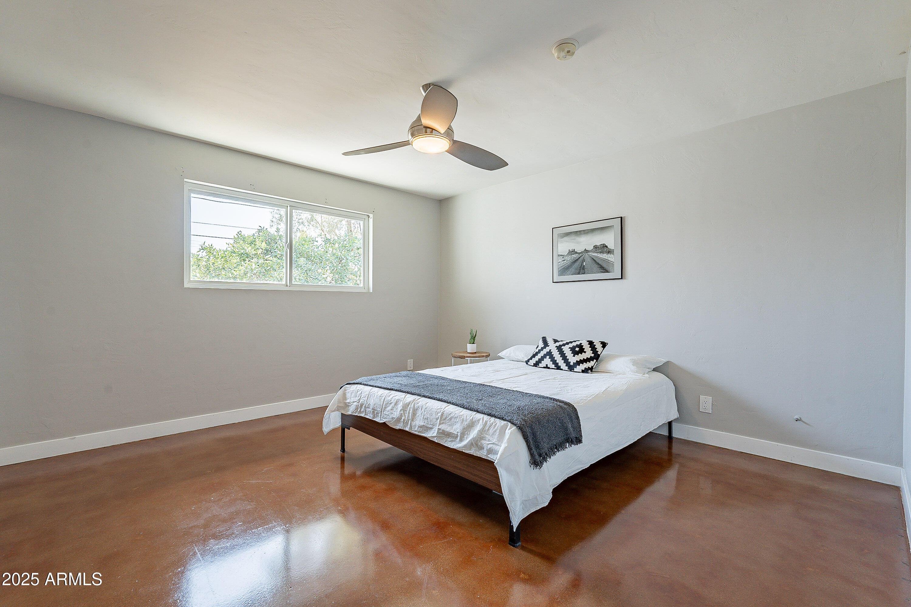 1219 E Seldon Lane Property Photo 11