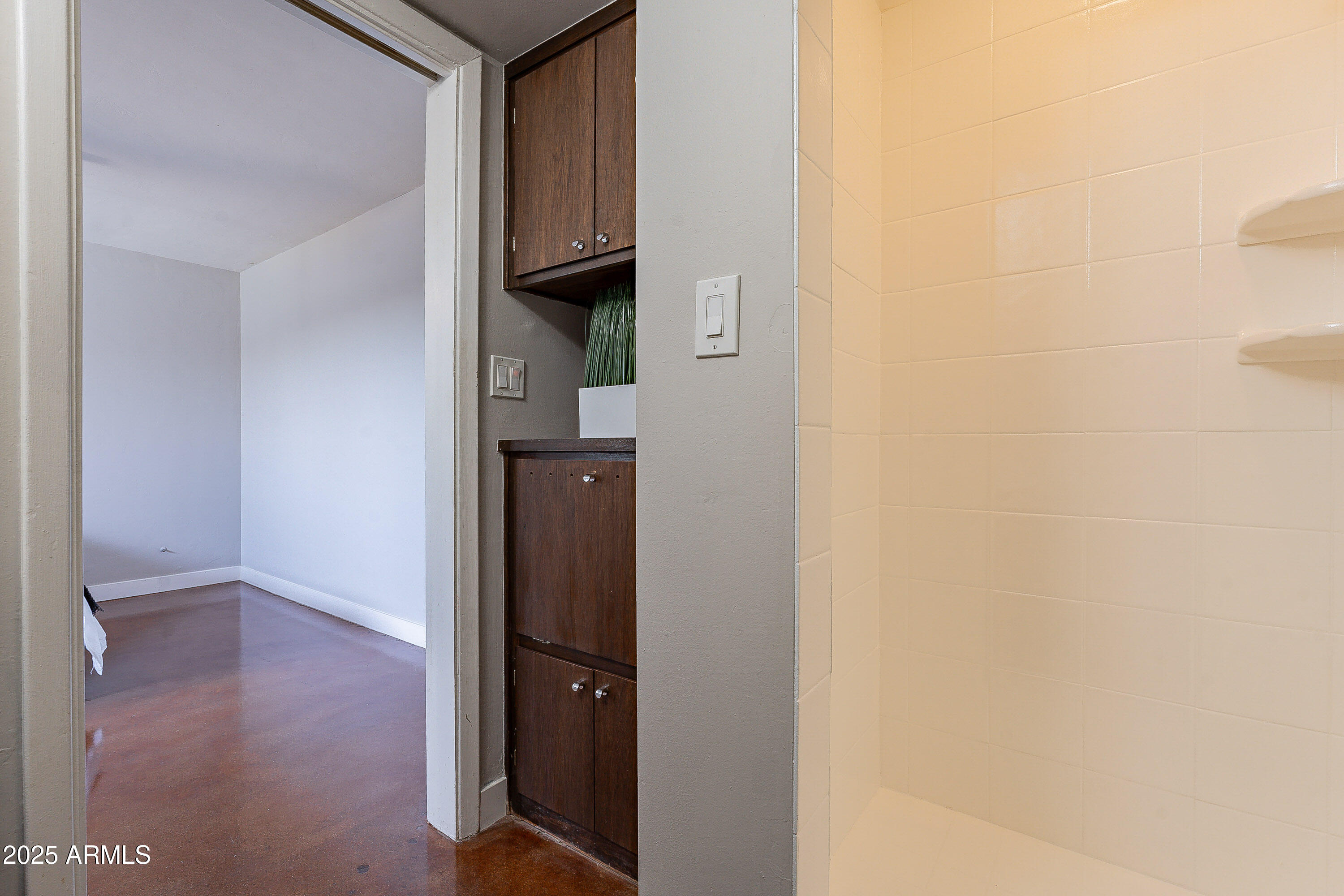 1219 E Seldon Lane Property Photo 14