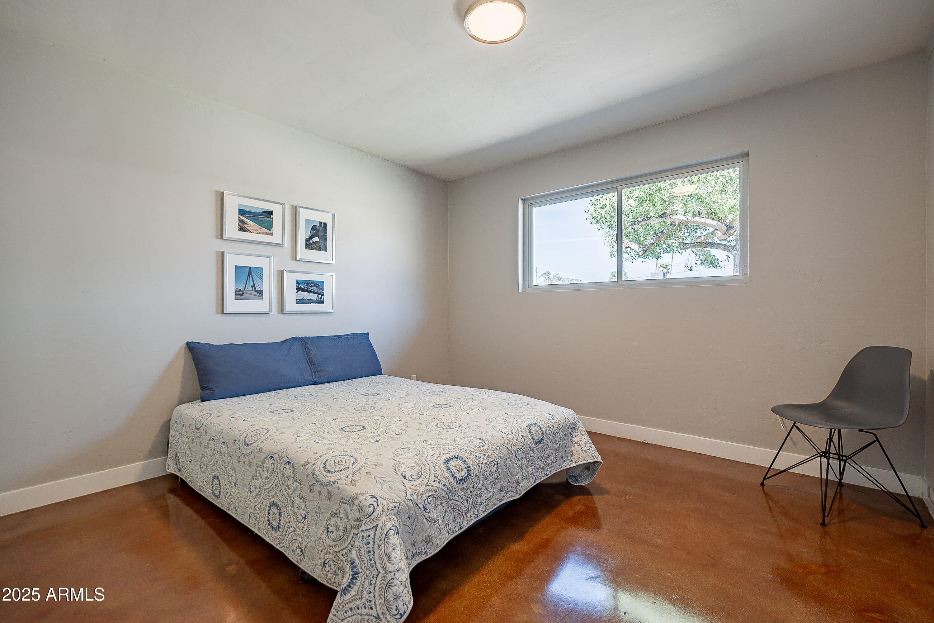 1219 E Seldon Lane Property Photo 16