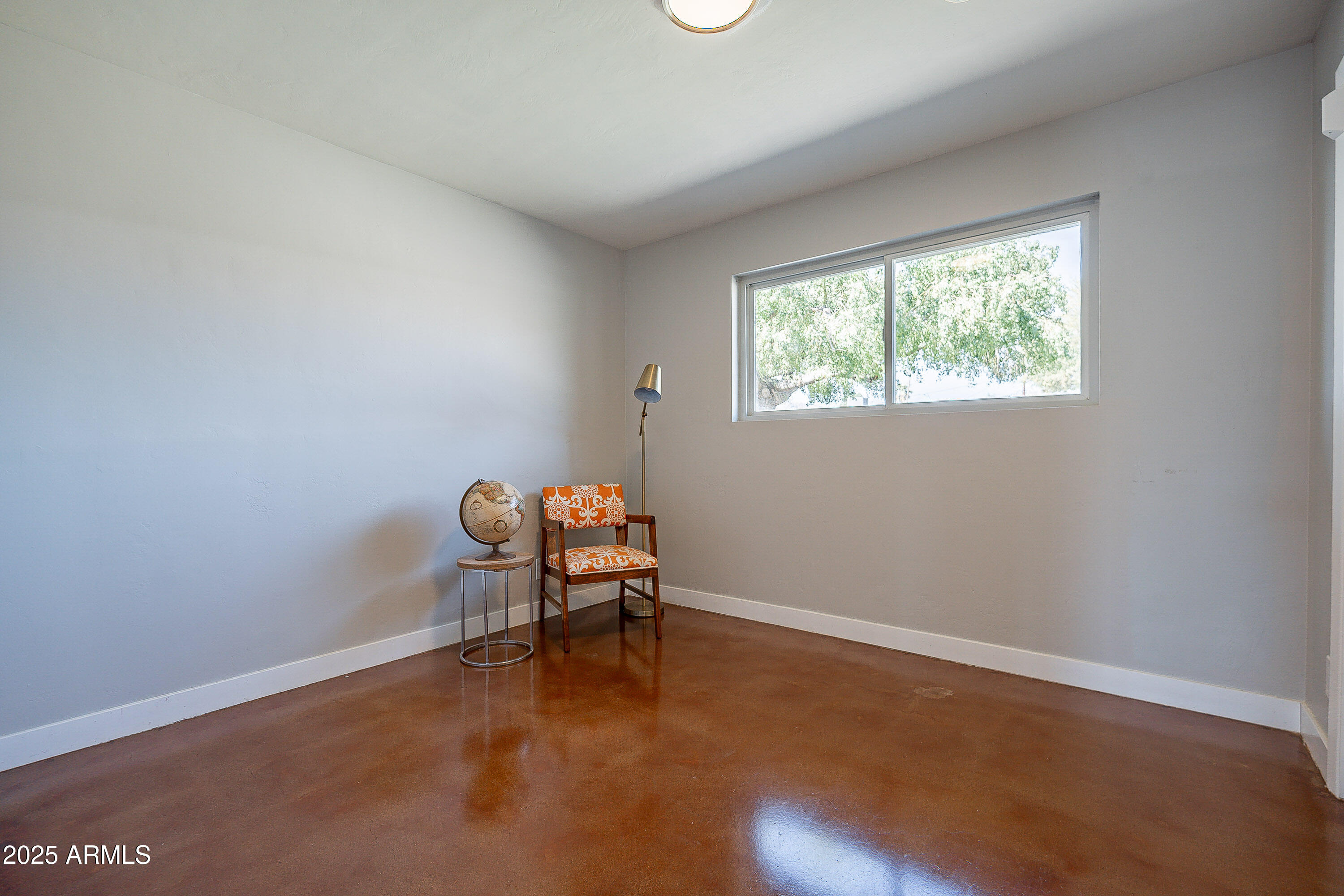 1219 E Seldon Lane Property Photo 17