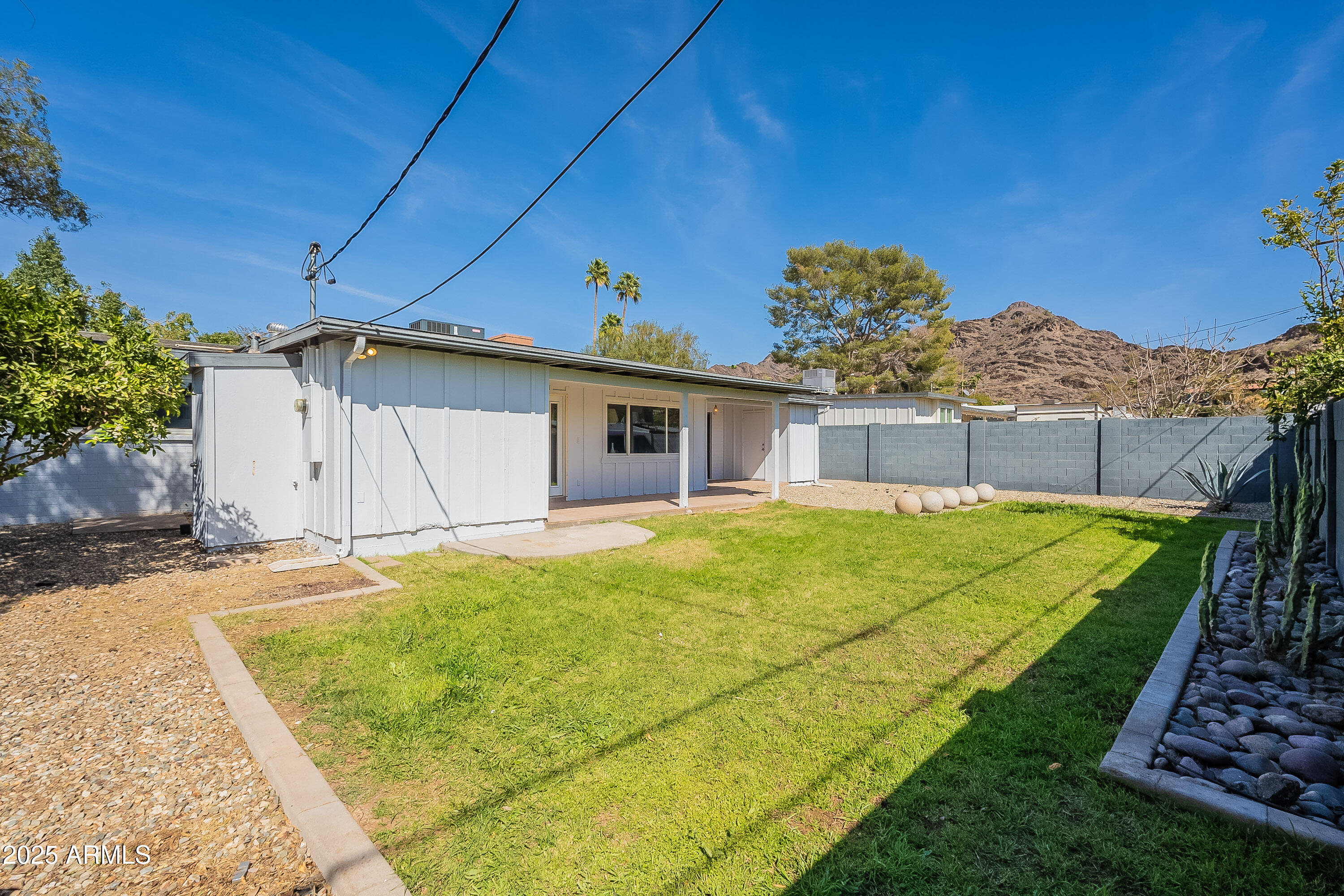1219 E Seldon Lane Property Photo 19