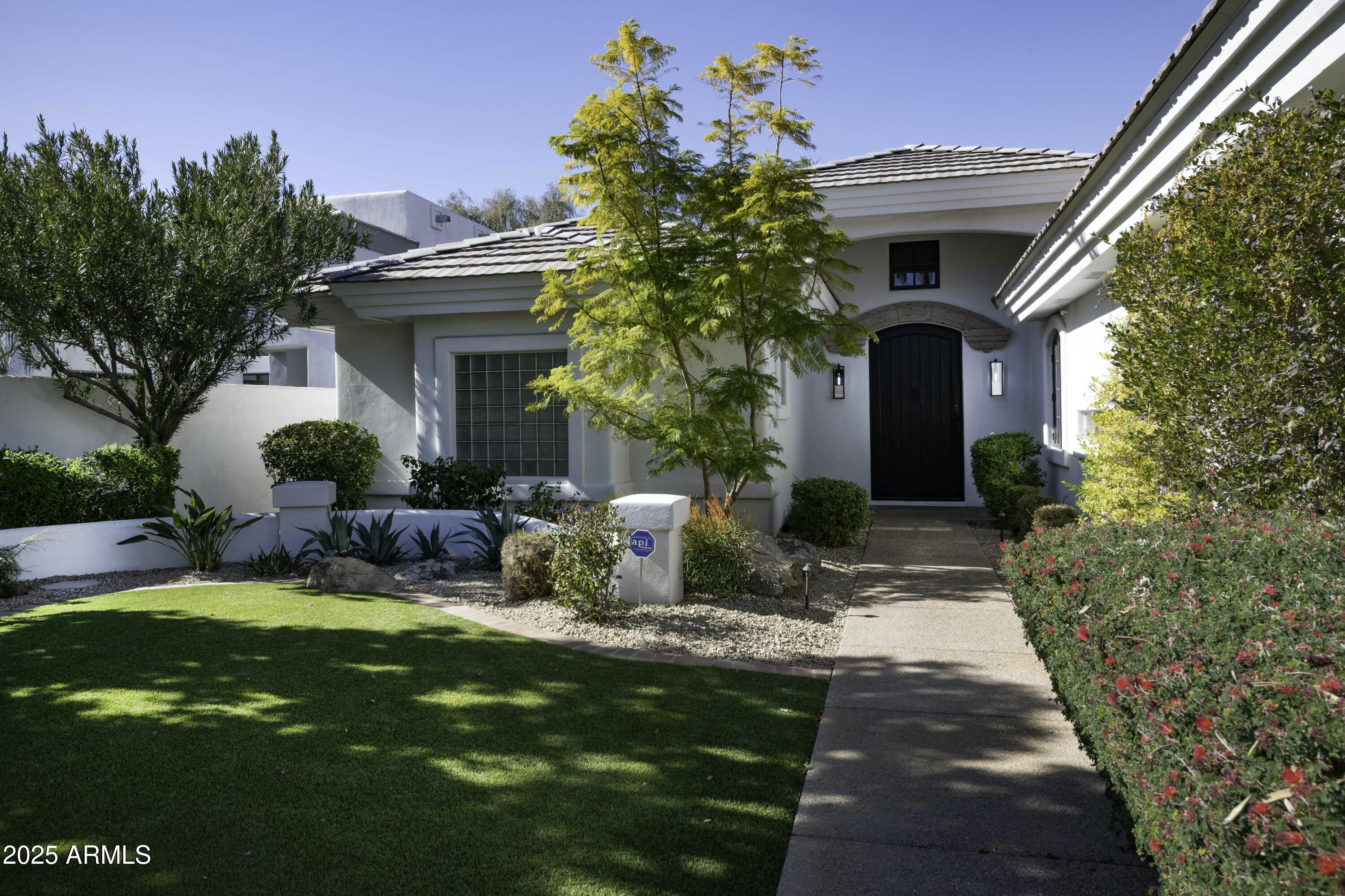 10040 N 78th Place Property Photo 1