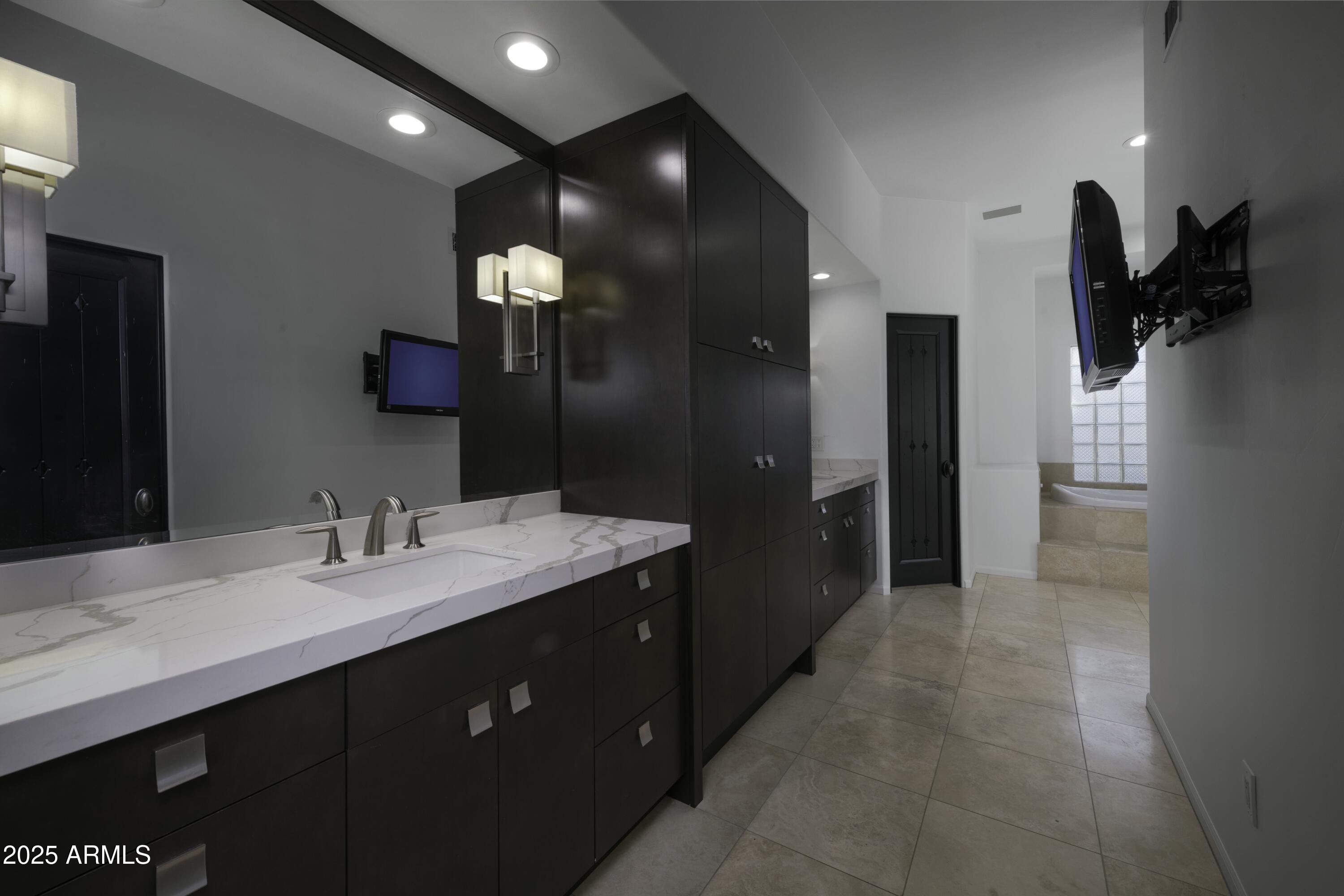 10040 N 78th Place Property Photo 18