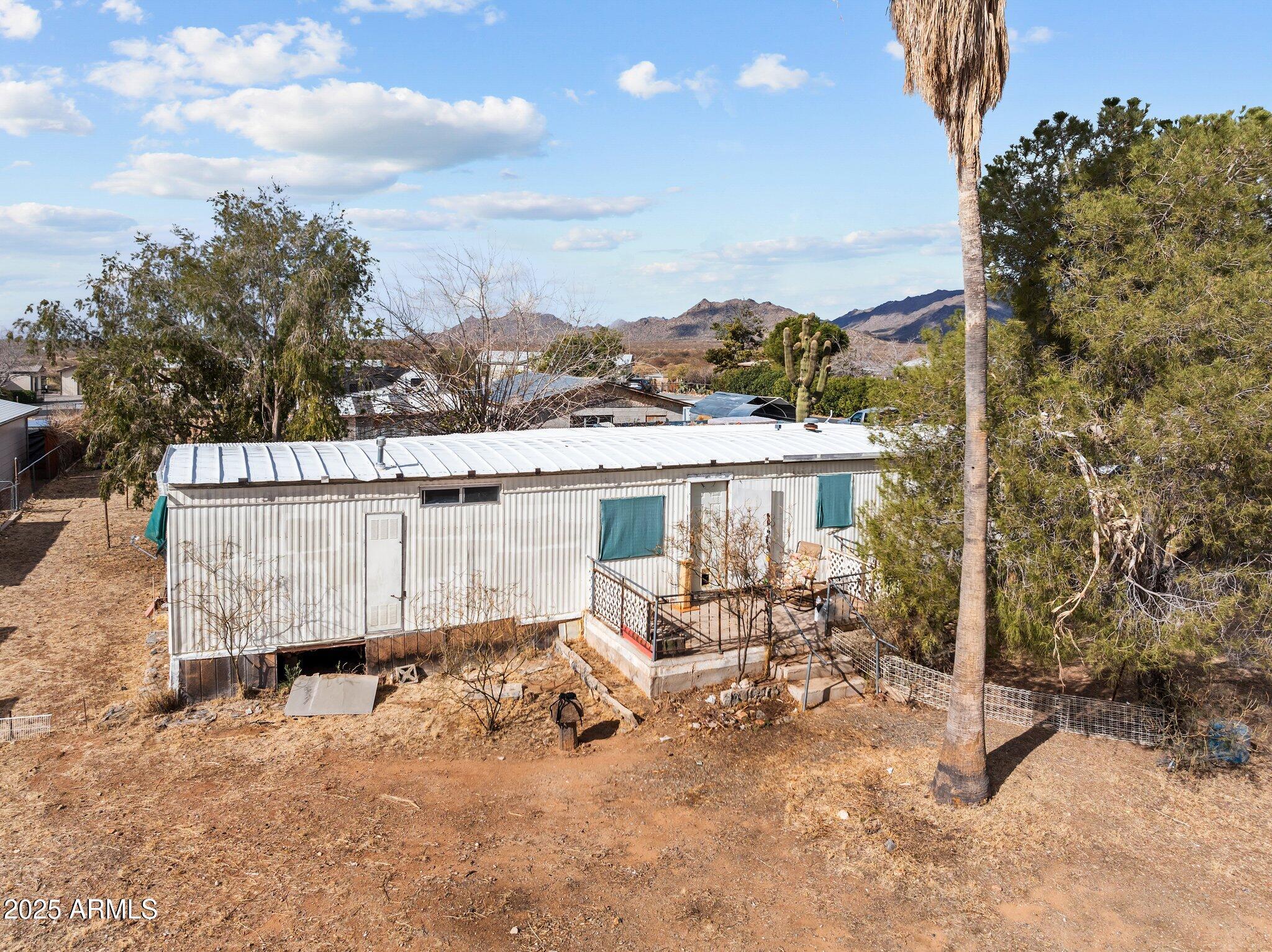 22955 Hillward E Property Photo 9