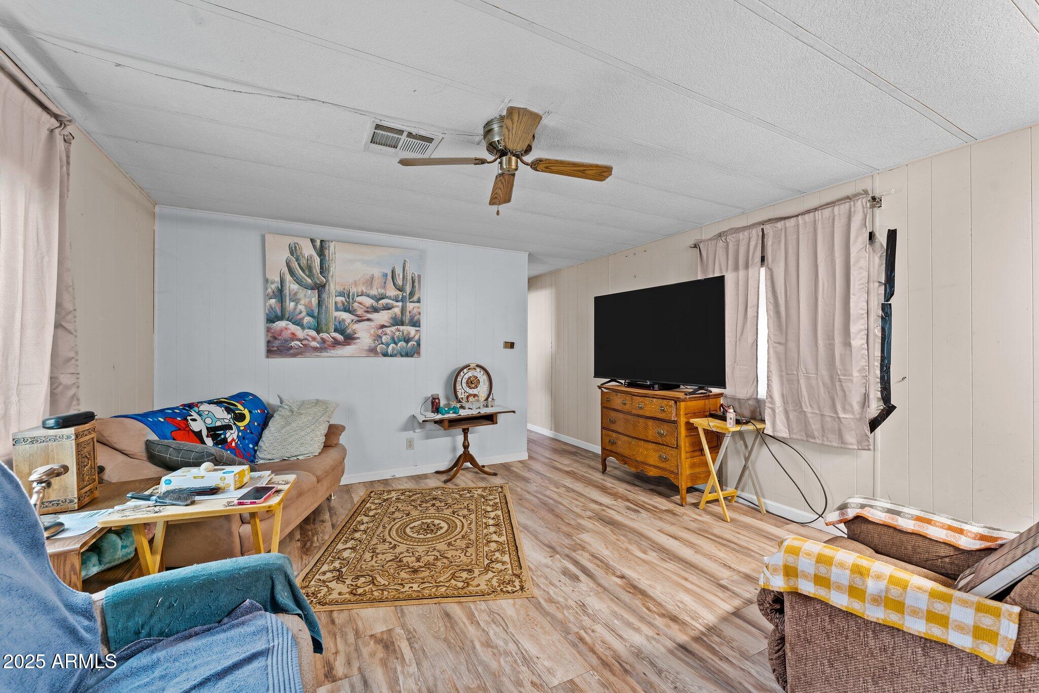 22955 Hillward E Property Photo 18