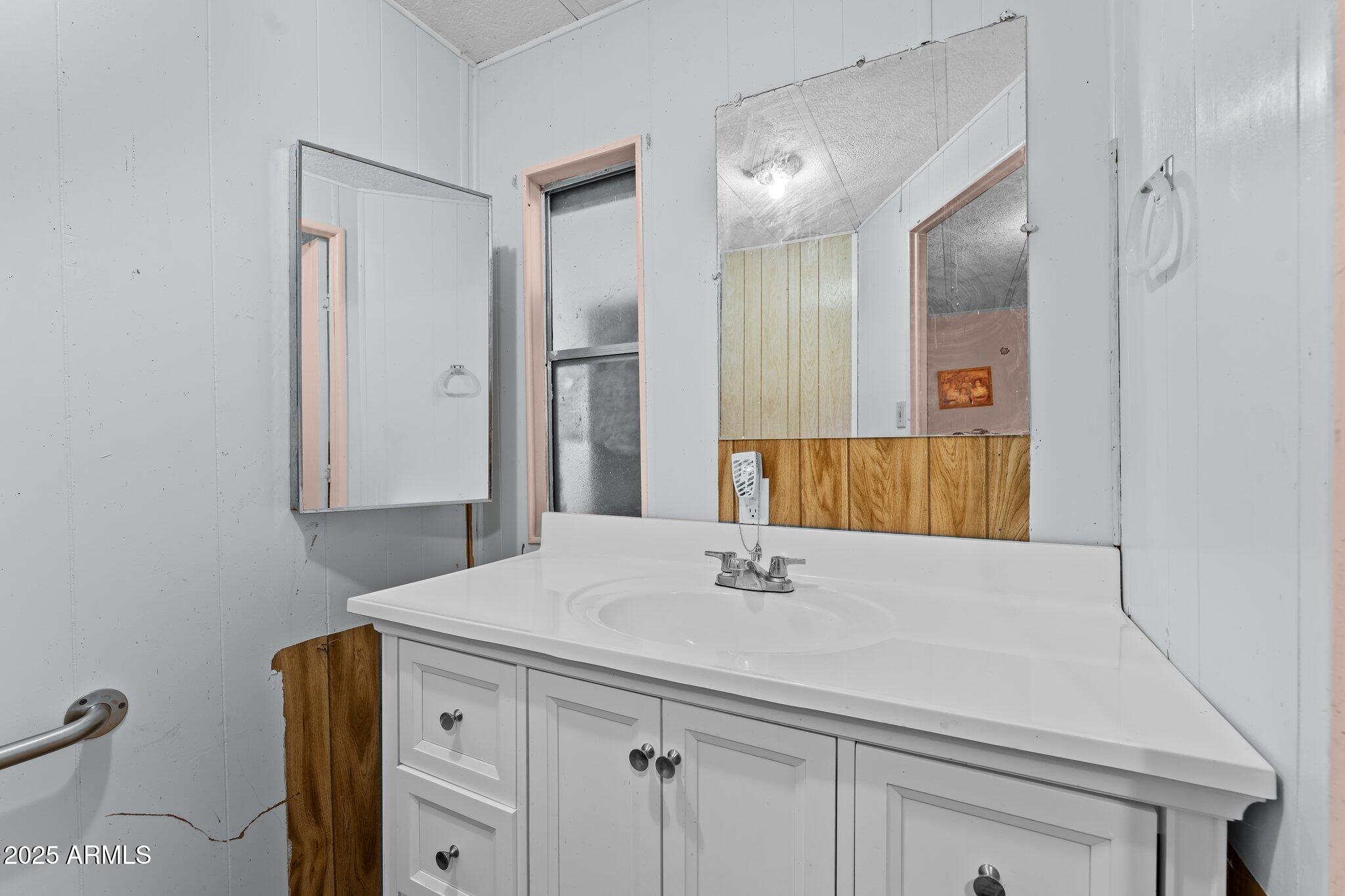 22955 Hillward E Property Photo 21