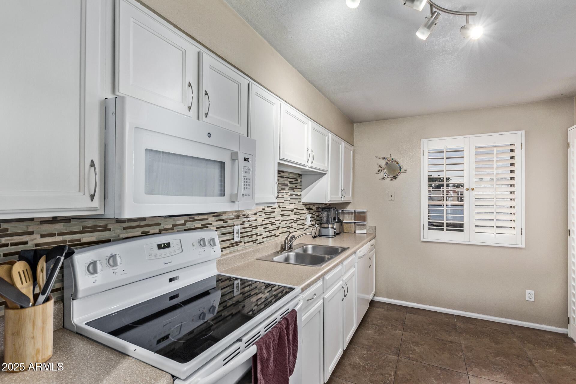 9355 N 91st Street Property Photo 3