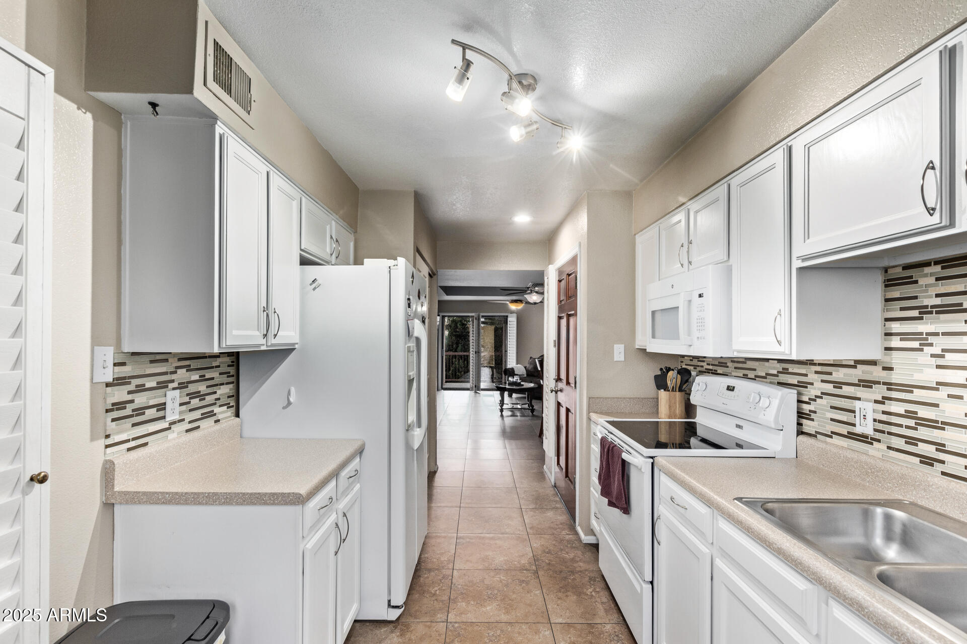 9355 N 91st Street Property Photo 4