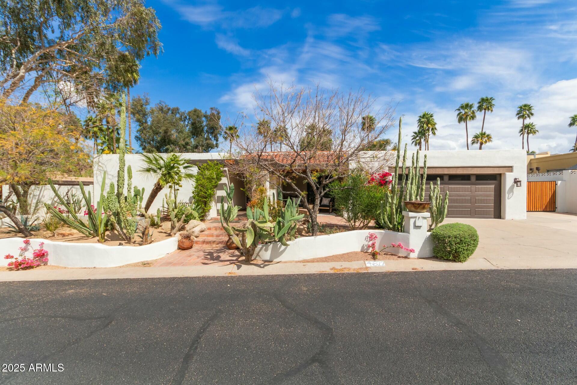 4622 E Palo Verde Drive Property Photo 2