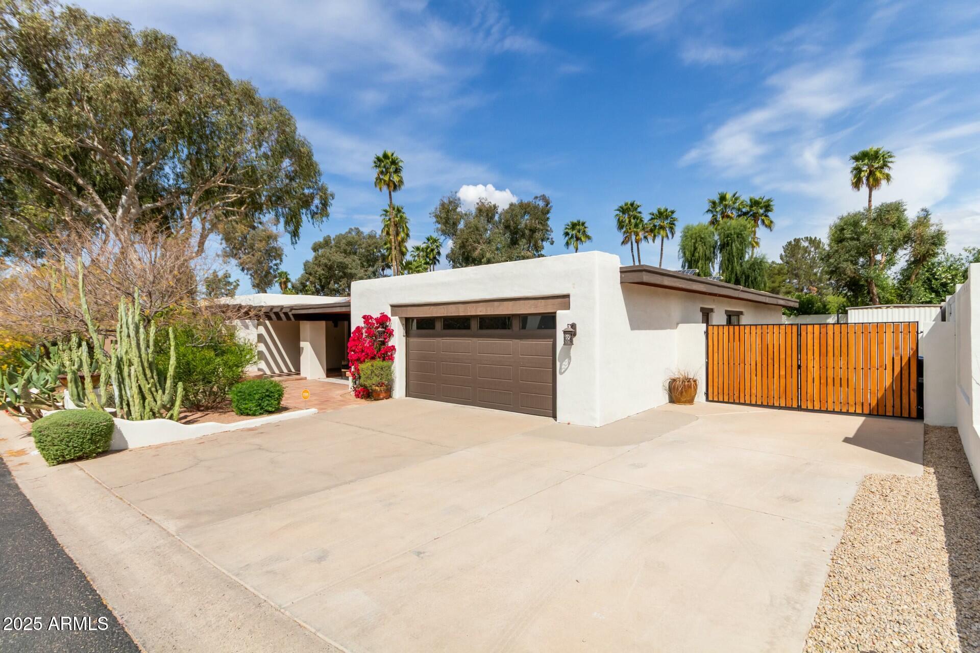 4622 E Palo Verde Drive Property Photo 4