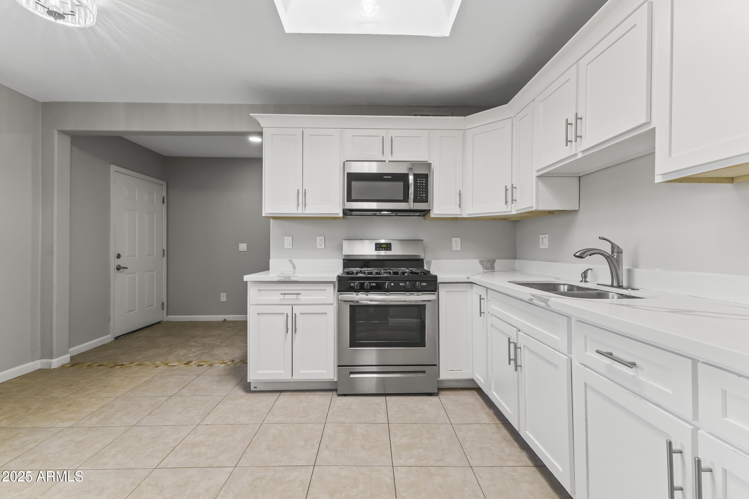 1423 E Cholla Street Property Photo 6
