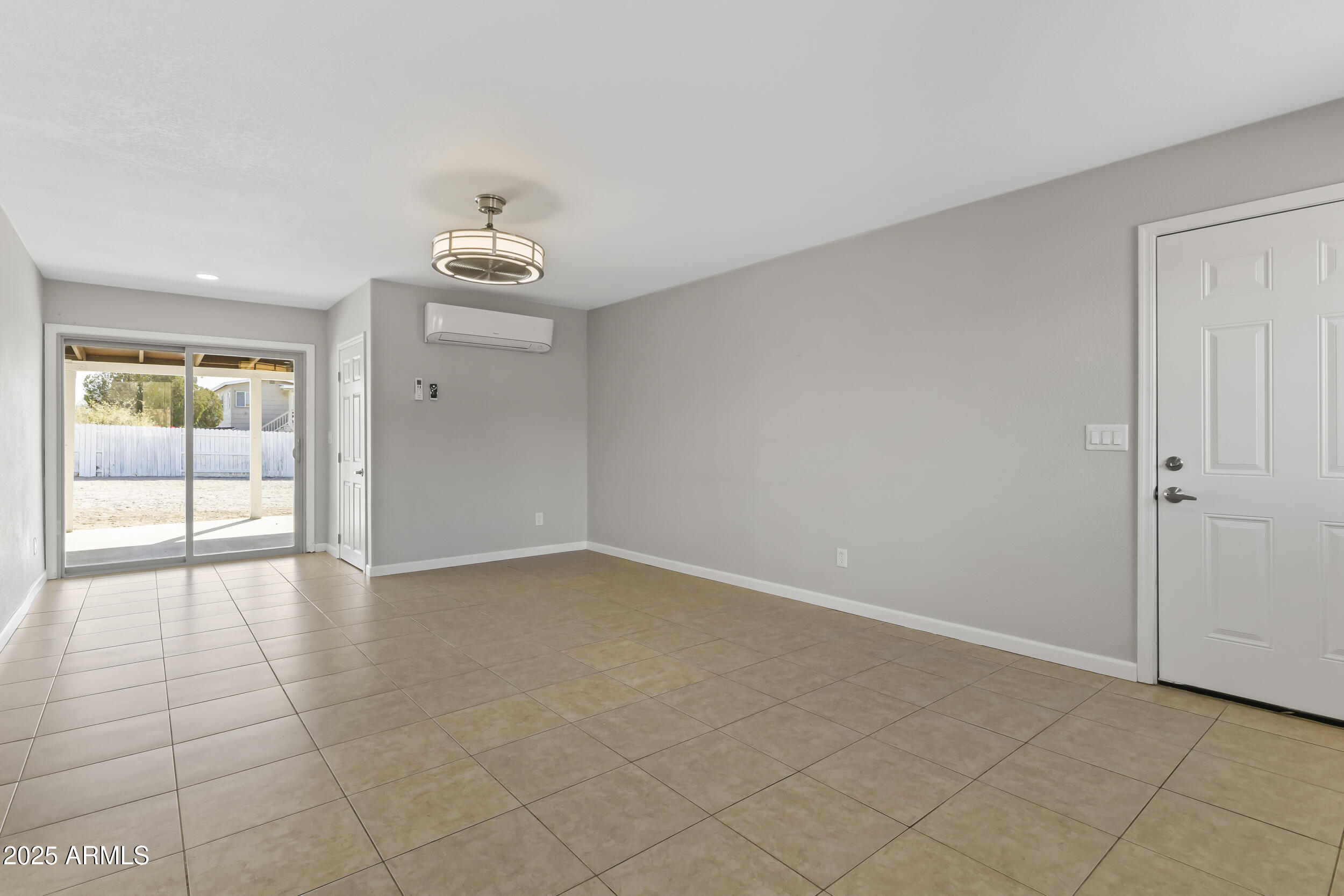 1423 E Cholla Street Property Photo 9