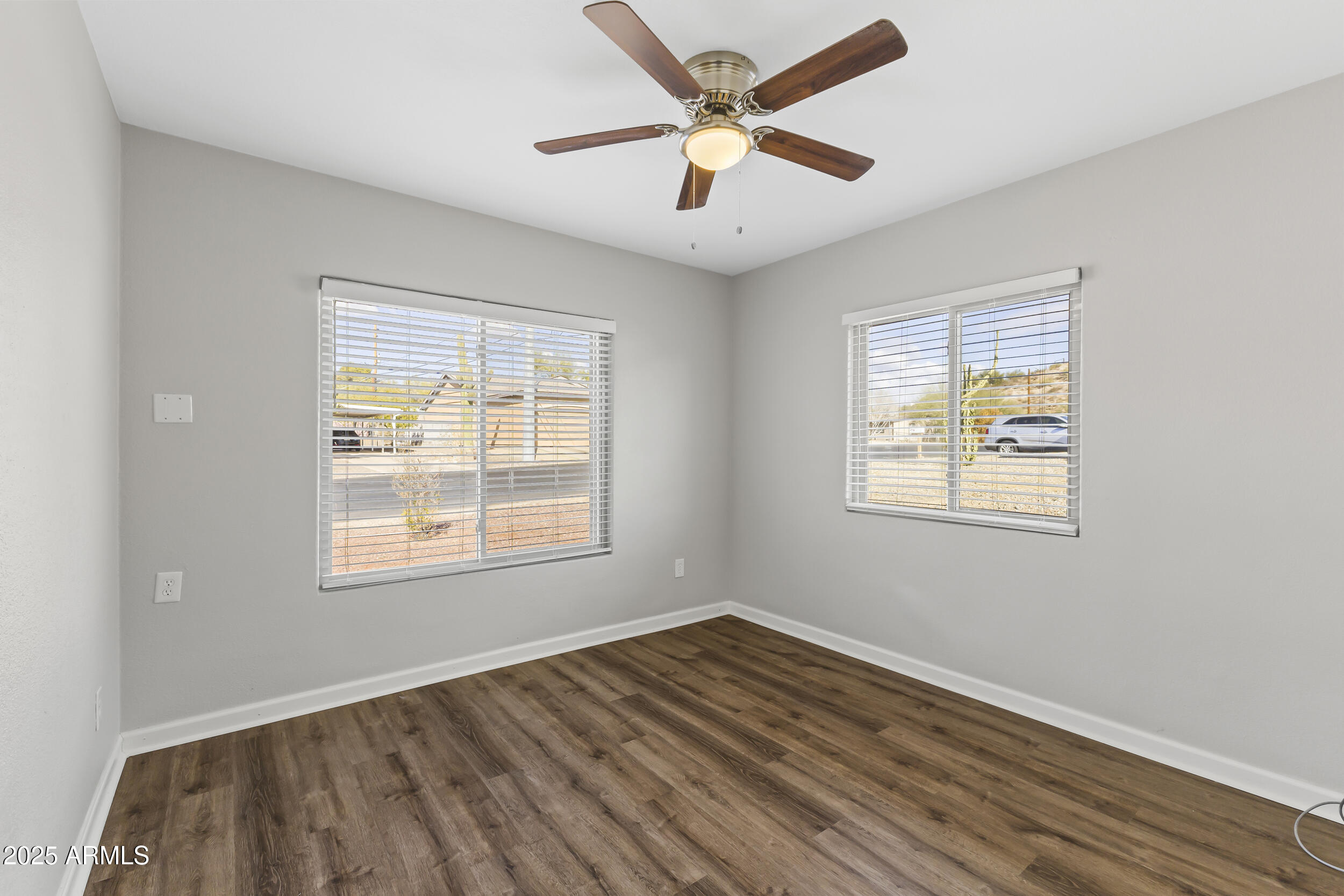 1423 E Cholla Street Property Photo 16